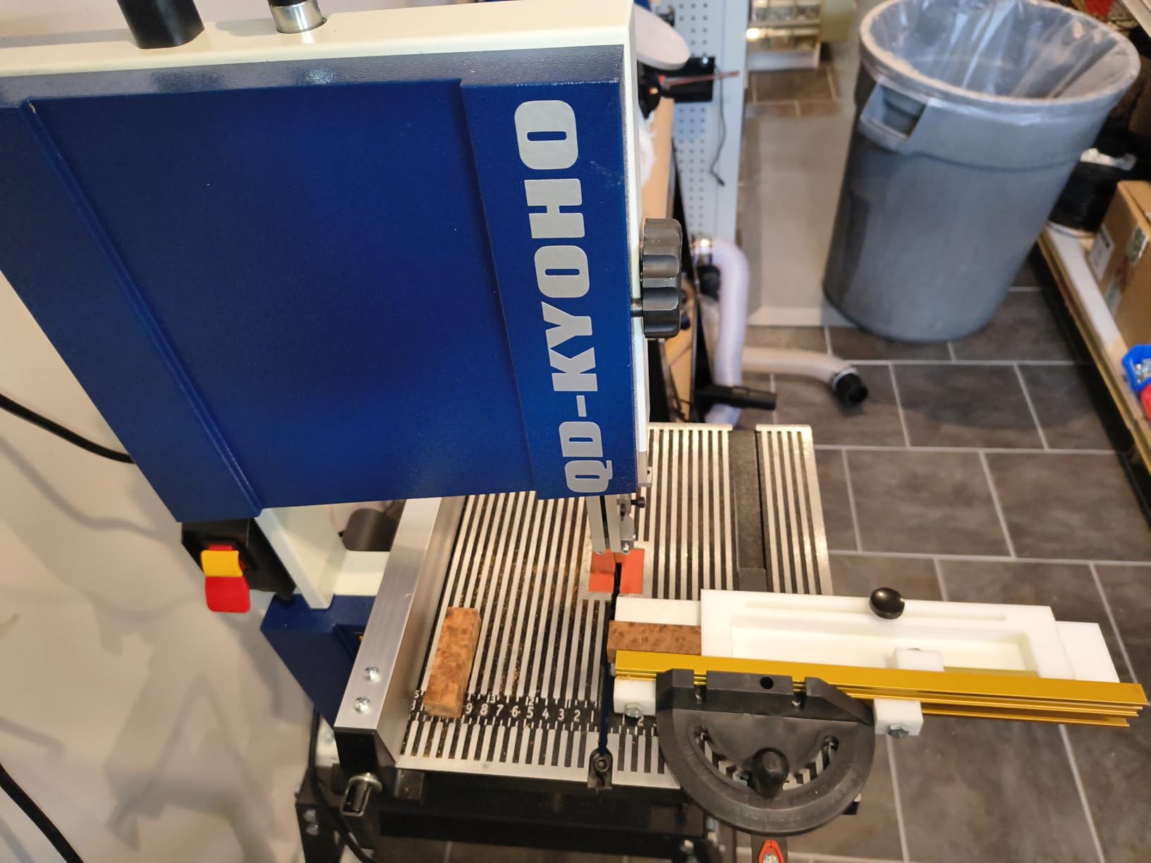 Band Saw, Portable 9-Inch Bandsaw for Woodworking, 2526 FPM Benchtop, 1/3 HP(output), 120 V 2.5-Amp Motor, Band Saws with Cast-Aluminum Worktable with Scale, Steel Bandsaws with Miter Gaug customer photo 2