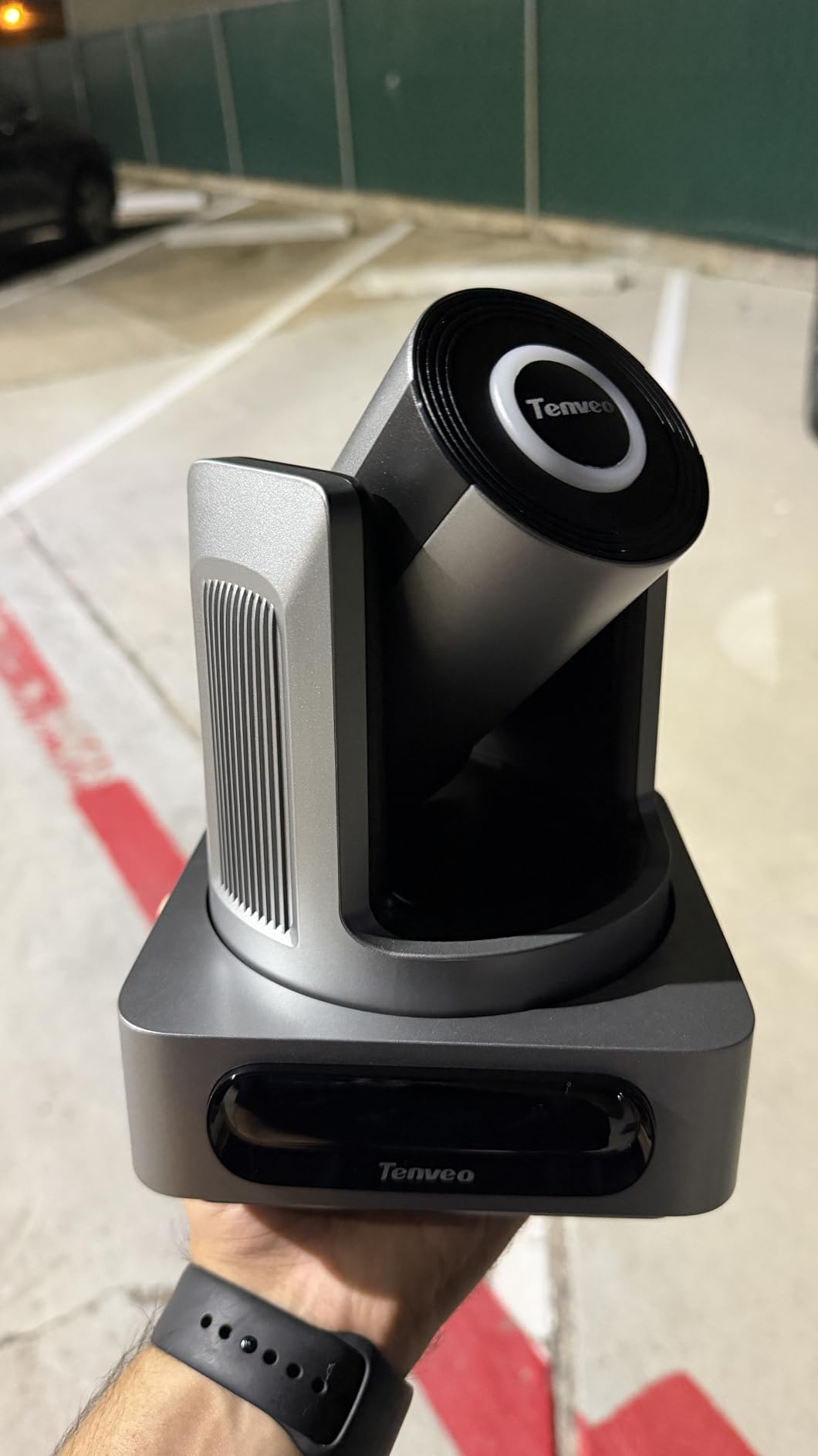 Tenveo 4K NDI PTZ Camera, AI Auto-Tracking, 20X Optical Zoom, 3G-SDI USB3.0 HDMI LAN PoE IP Live Streaming for Church Worship Events Broadcast Video Conference YouTube OBS vMix Zoom Teams customer photo 1