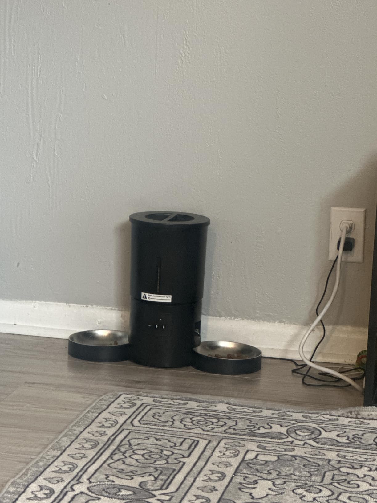 Automatic Cat Feeder 2 Cats,2.4G WiFi Timed Auto Cat Food Dispenser with Dual Bowls,4.2L Smart App Control,Equal Portion Feeding for Multiple Cats customer photo 1