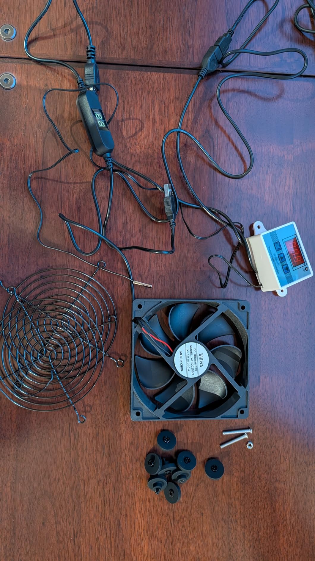 WHTech 120mm USB Fan with Temperature Controller & LED Voltage Display Speed Controller, 5V DC 120mm x 25mm for Receiver DVR PlayStation Xbox Computer Cabinet Cooling customer photo 2