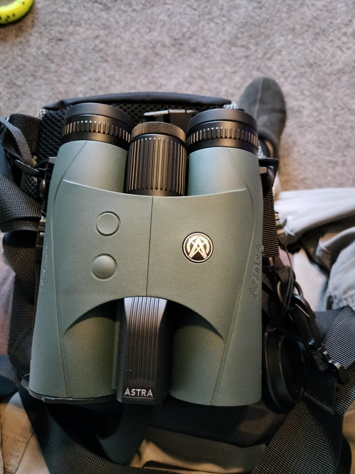 Laser Rangefinder Binoculars 10x42 for Hunting, Shooting & Golf - 1760 or 2600 Yard Range, Built-in Ballistics, HD LCD Display, Fast 0.1s +/- 1 Yard Accuracy customer photo 2