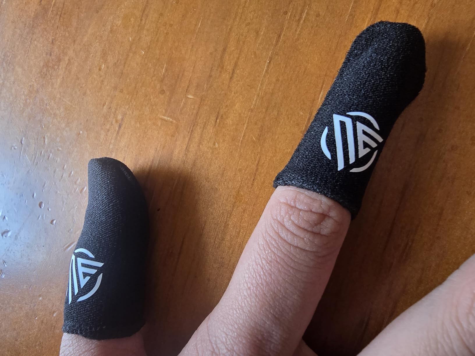 Gaming Finger Sleeves,Ultra-Thin Carbon Fiber,Anti-Sweat & Anti-Slip,Universal for all Phones & Tablets customer photo 1