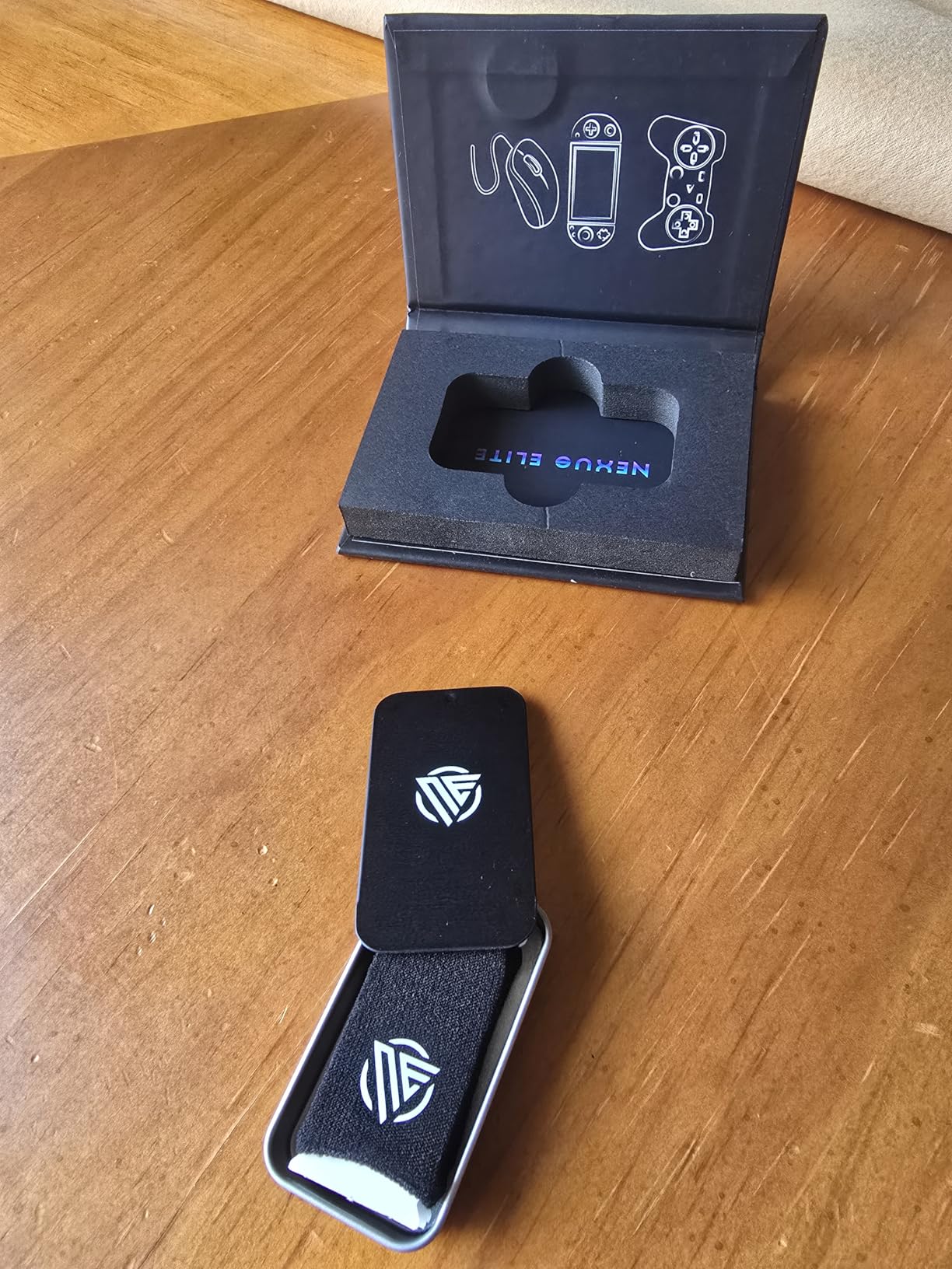 Gaming Finger Sleeves,Ultra-Thin Carbon Fiber,Anti-Sweat & Anti-Slip,Universal for all Phones & Tablets customer photo 2