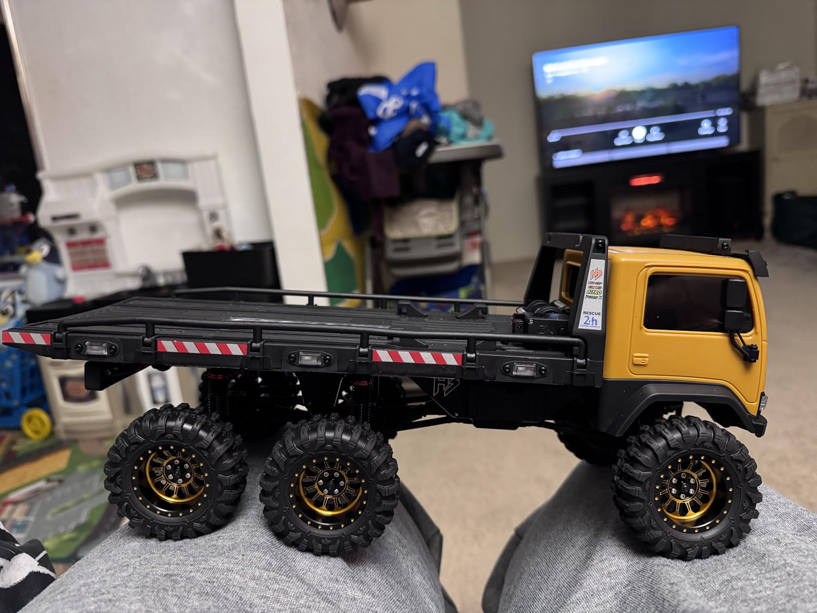 HOBBYPLUS Helidirect 1/18 RC Crawler CR18P Terranaut 8x8 RC Truck Remote Control Car w Full-Lock 8WD RTR Active All-Wheel Steering, 2-Speed Transmission, Recovery Winch, LED Lights (Green) customer photo 2