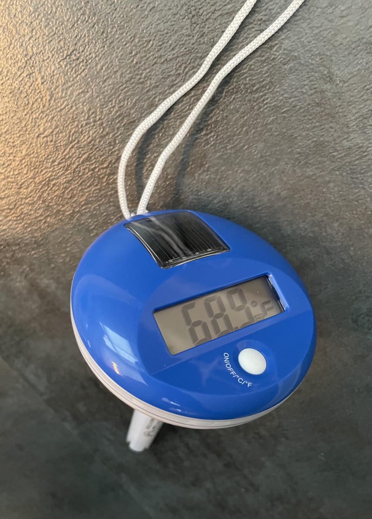 Sinbyuer 2026 Solar Digital Pool Thermometer with Rope | Easy Read Large LCD Display & Big Numbers Floating Pool Thermometer | High Precision & IP68 Waterproof Pools Temperature Gauge for Hot Tub, Spa customer photo 2