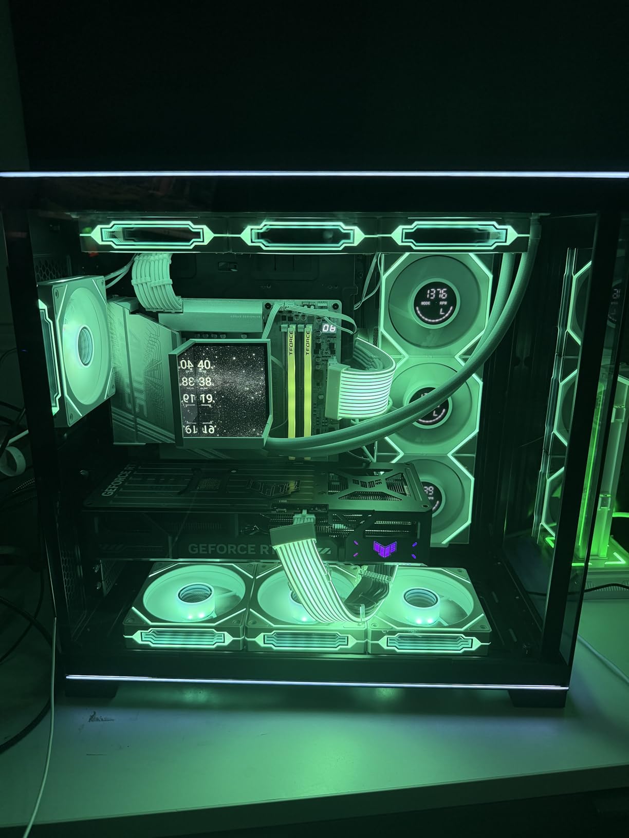 TRYX Stage 360 ARGB 360mm AIO White 4.0'' IPS Dual-Screen Customizable White AIO Cooler 360mm LCD Display 254PPI Asetek 7th Gen V2 280w TDP ROTA SL ARGB Fan Intel LGA 1851/1700/1200/115X AMD AM5/AM4 customer photo 1