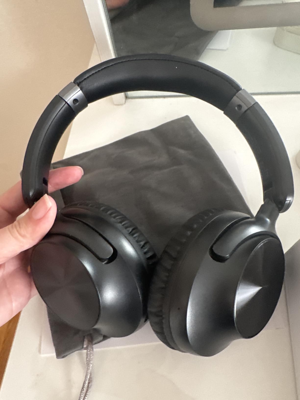 TAGRY Hybrid Active Noise Cancelling Headphones 100H Playtime Wireless Over Ear customer photo 1