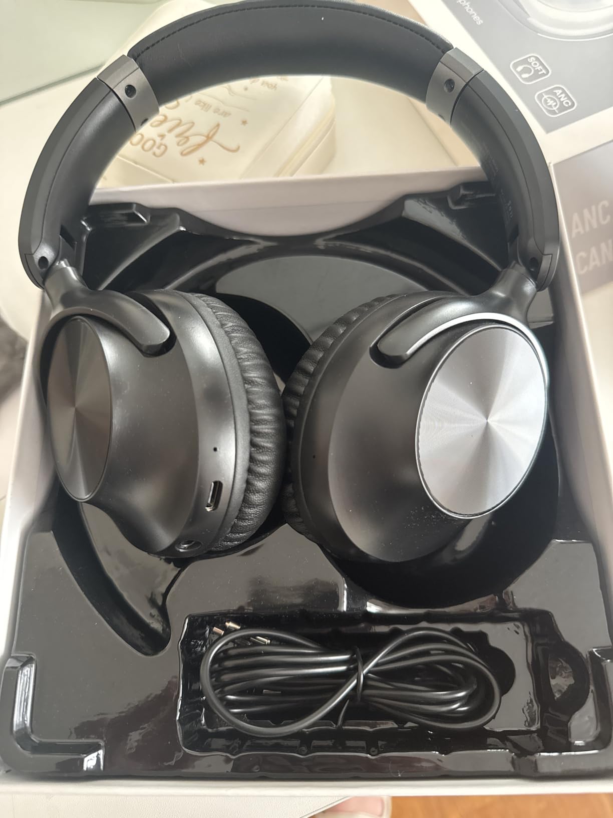 TAGRY Hybrid Active Noise Cancelling Headphones 100H Playtime Wireless Over Ear customer photo 2