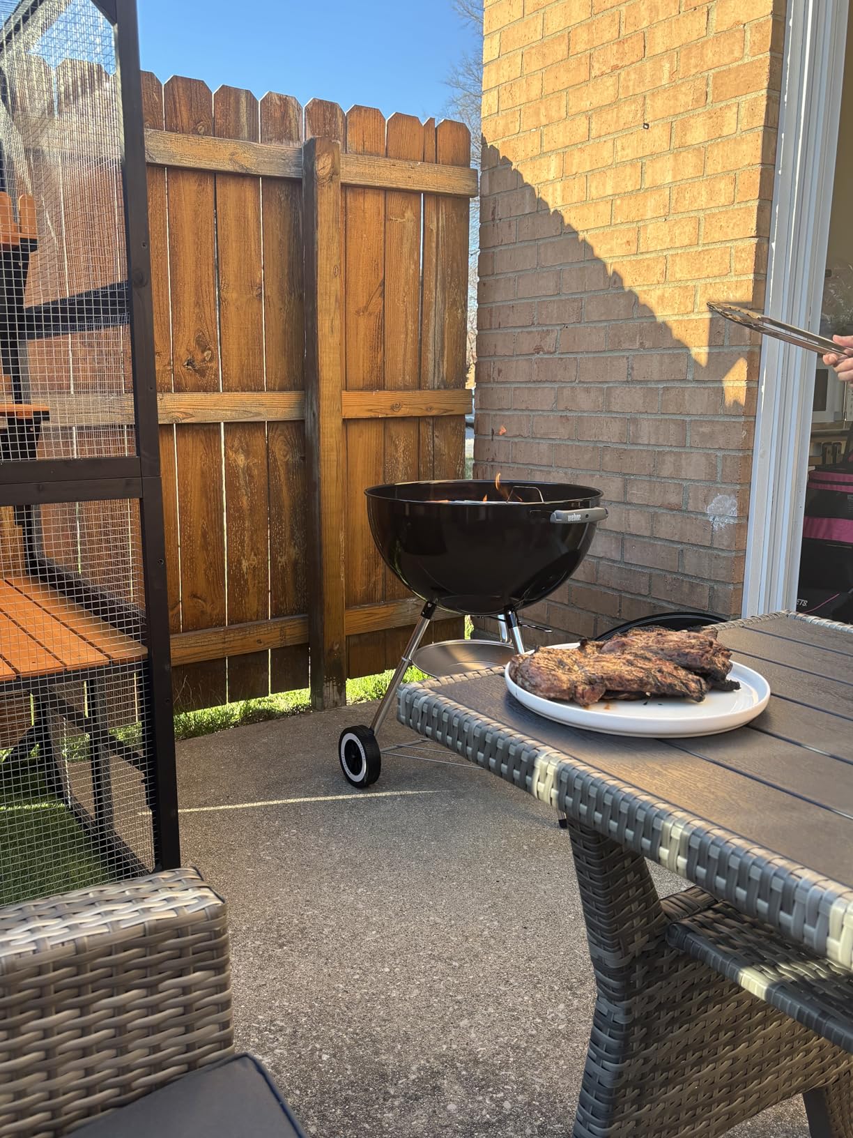 Weber Original Kettle Charcoal Grill, 22-Inch, Black - Classic Outdoor BBQ Grill with One-Touch™ Cleaning System & Precise Temperature Control Dampers customer photo 1