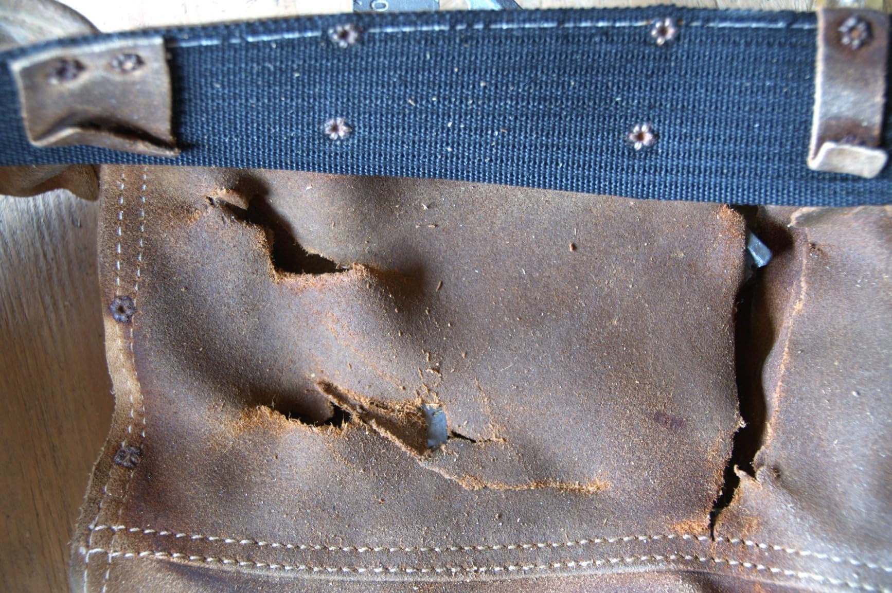 Custom Leathercraft I427X Heavy Duty Contractor-Grade Suede Leather Work Apron, 2 Steel Hammer Loops, 12 Pockets customer photo 1