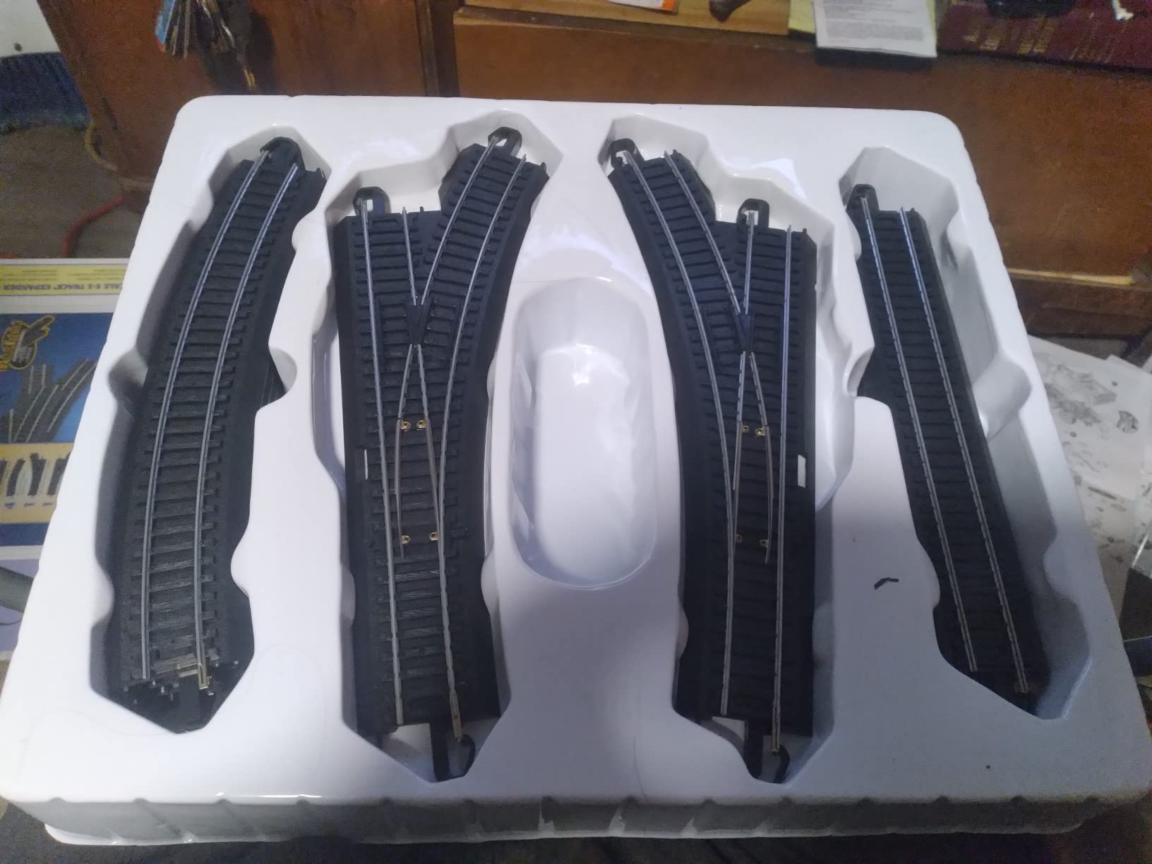 Bachmann Trains - Snap-Fit E-Z TRACK LAYOUT EXPANDER SET - STEEL ALLOY Rail With Black Roadbed - HO Scale customer photo 4