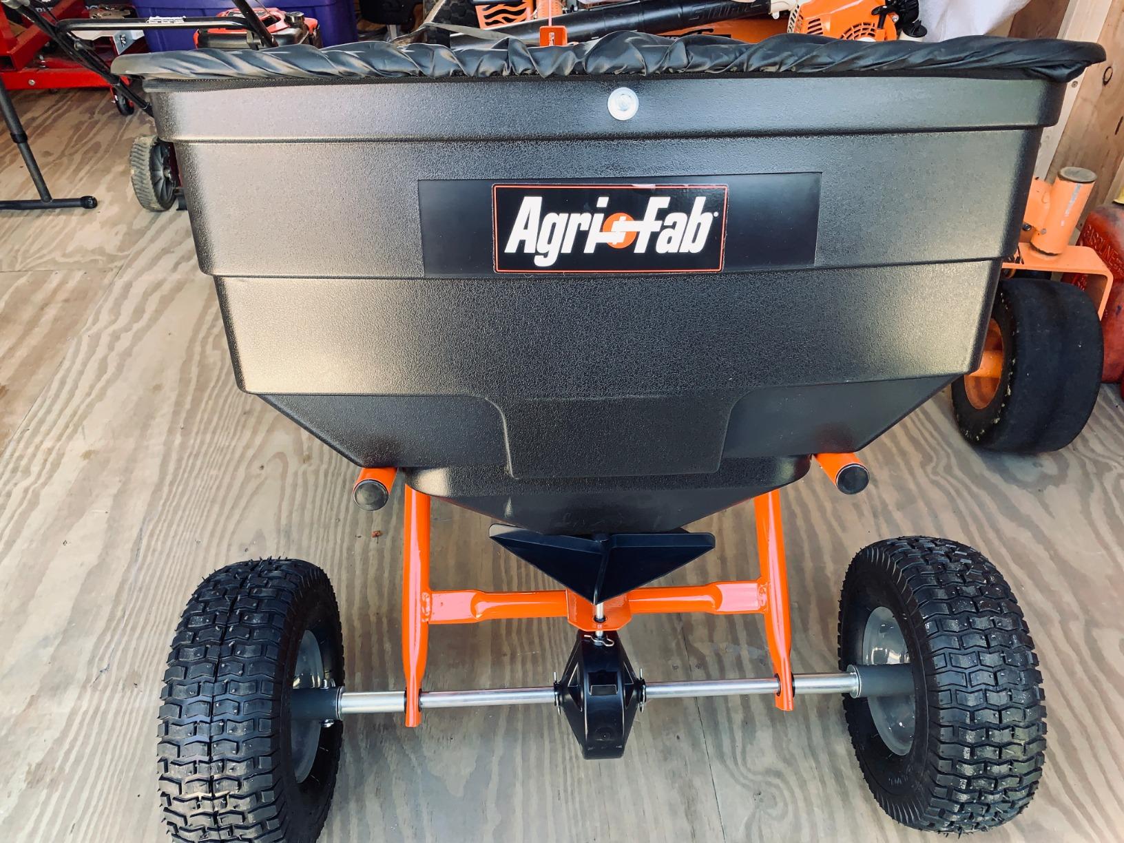 Agri-Fab 45-0329 185 lb. Tow-Behind ATV/UTV Broadcast Lawn Spreader for Seed, Fertilizer, Salt, Ice Melt; Easy Flow Control customer photo 1