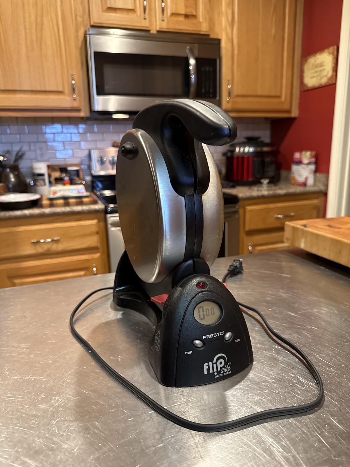 Presto 03510 Ceramic FlipSide Belgian Waffle Maker, Nonstick, Cool Touch Handles, Black (03510) customer photo 1