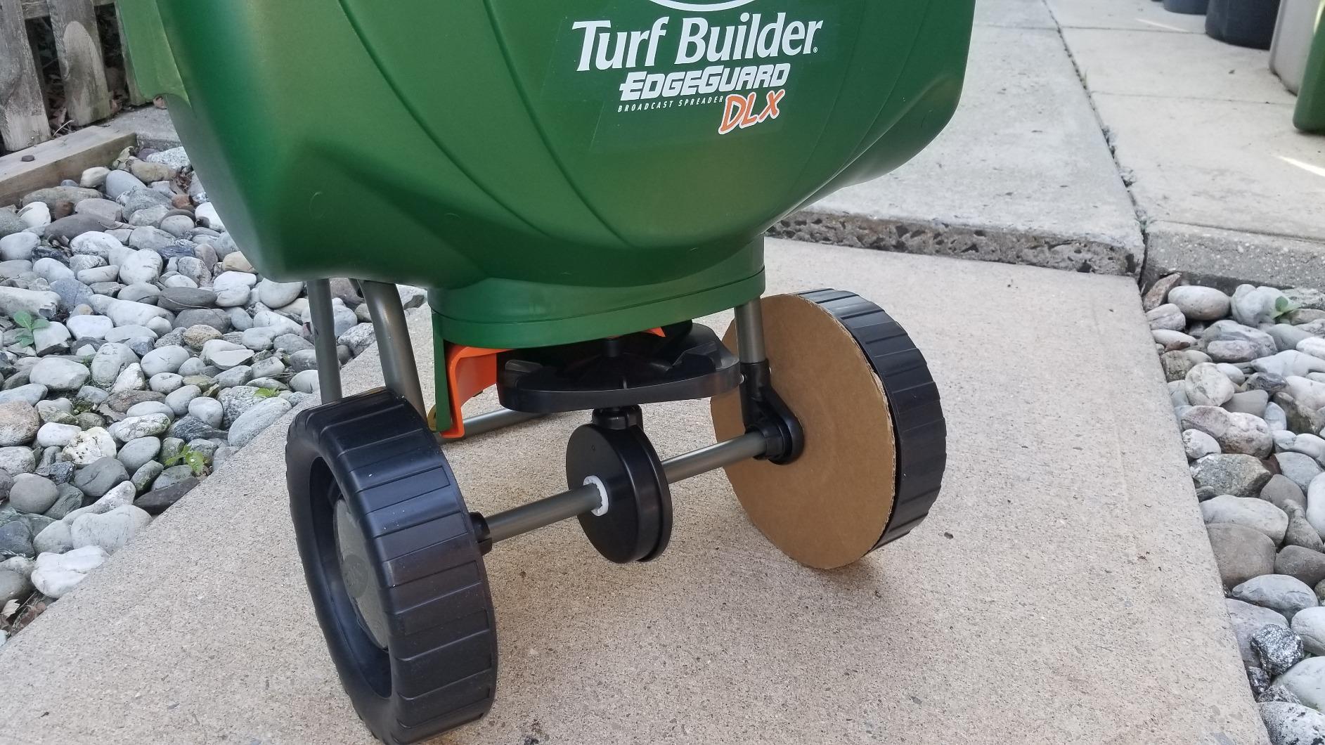 Scotts Turf Builder EdgeGuard DLX Broadcast Spreader customer photo 1