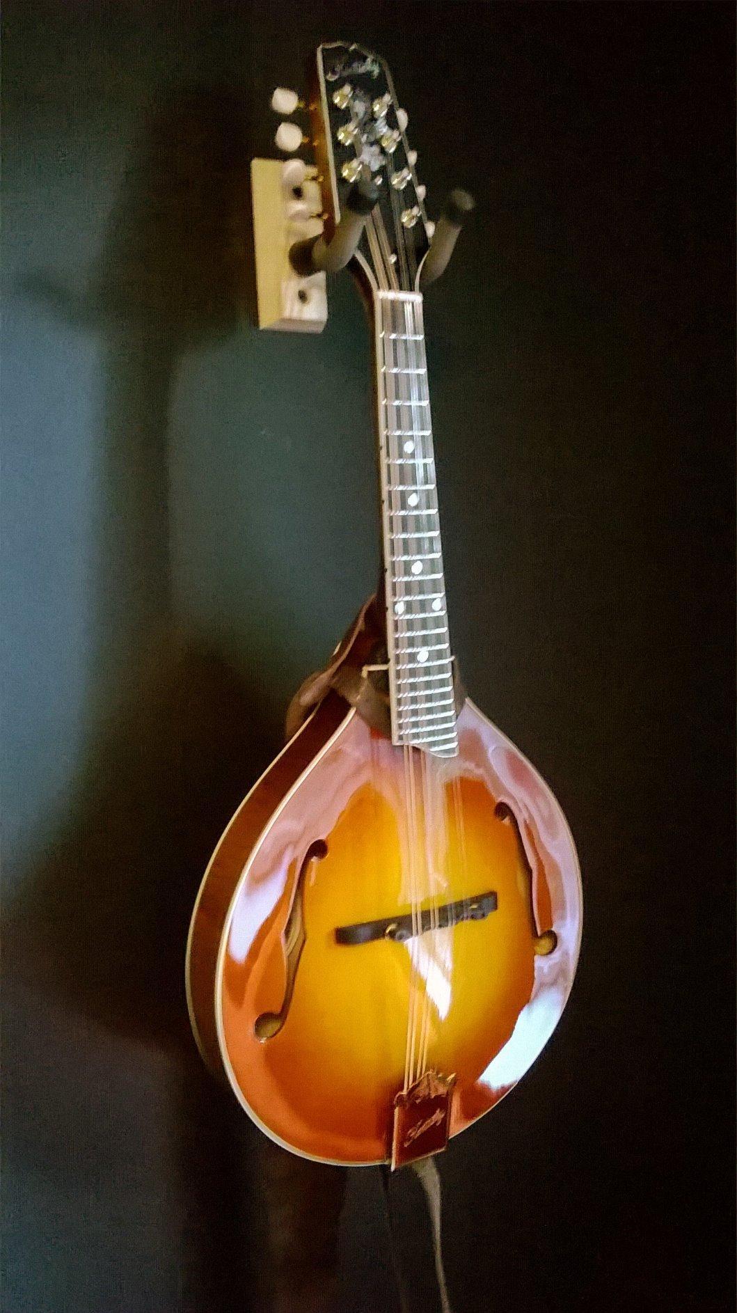 Kentucky KM-500 Artist A-Model Mandolin - Sunburst - Solid Spruce Top, Maple Back & Sides, Ebony Fingerboard, Adjustable Bridge customer photo 1