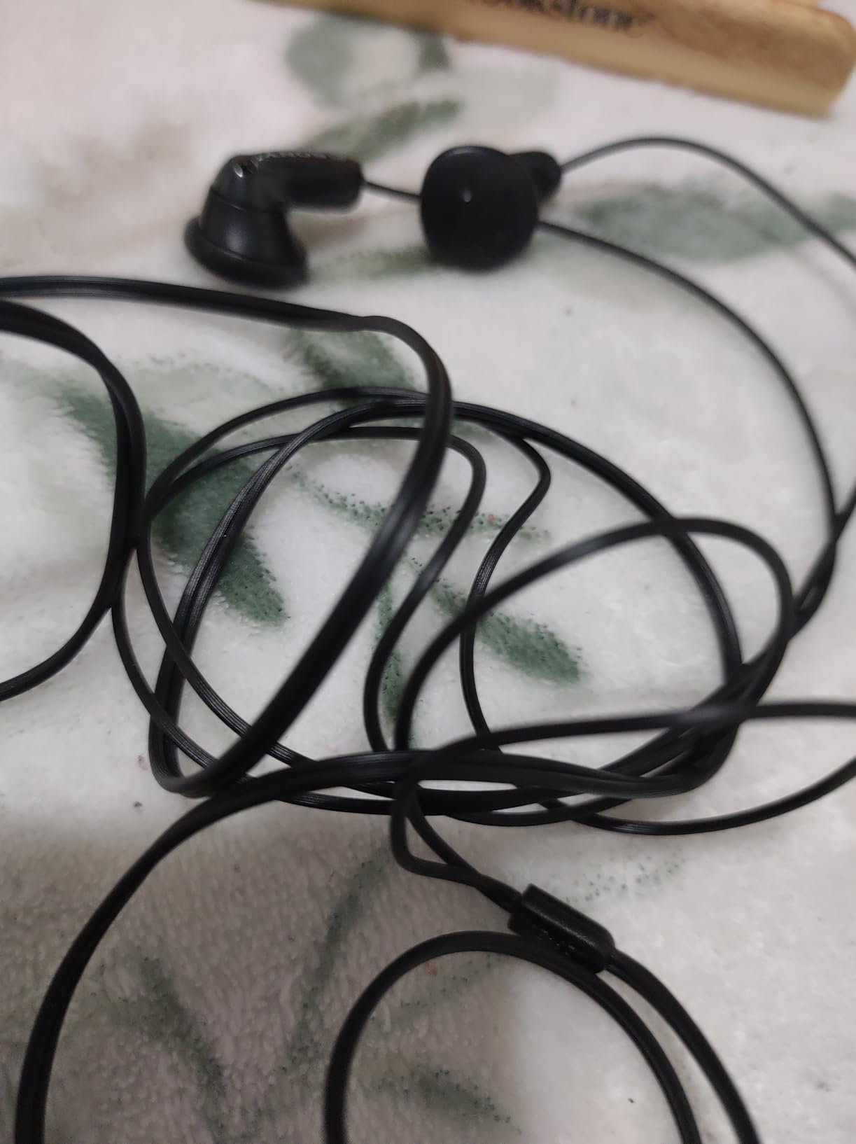 Sony MDRE9LP/BLK Ear Buds, Black customer photo 2