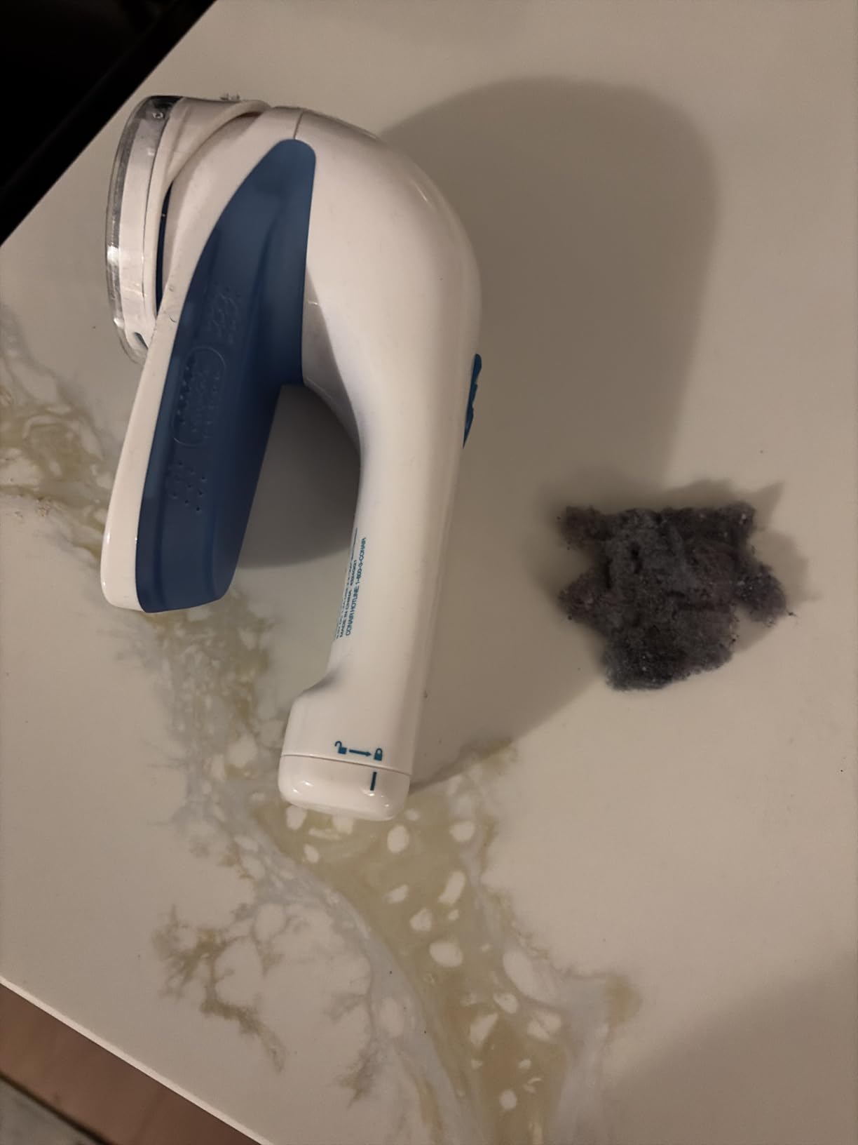 Conair Fabric Shaver and Lint Remover, Battery-Operated Portable Clothes Shaver with 3 Settings, Fuzz Remover for Sweaters, Clothing and Furniture, Large 2-Inch Shaving Head, White customer photo 1