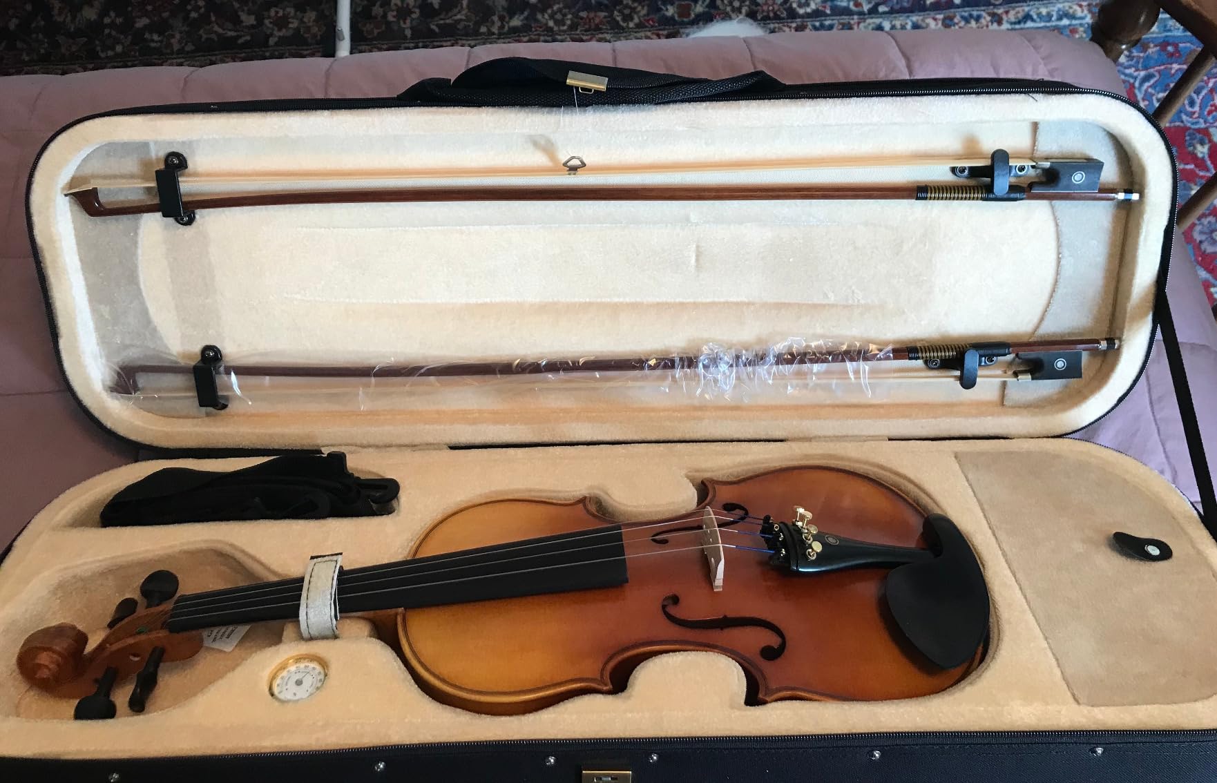 Cecilio Violin 4/4 Full Size Kit Hand Oil Rub Highly Flamed 1-Piece Back Solidwood Violin with D'Addario Prelude Strings, Size 4/4 (Full Size) customer photo 2