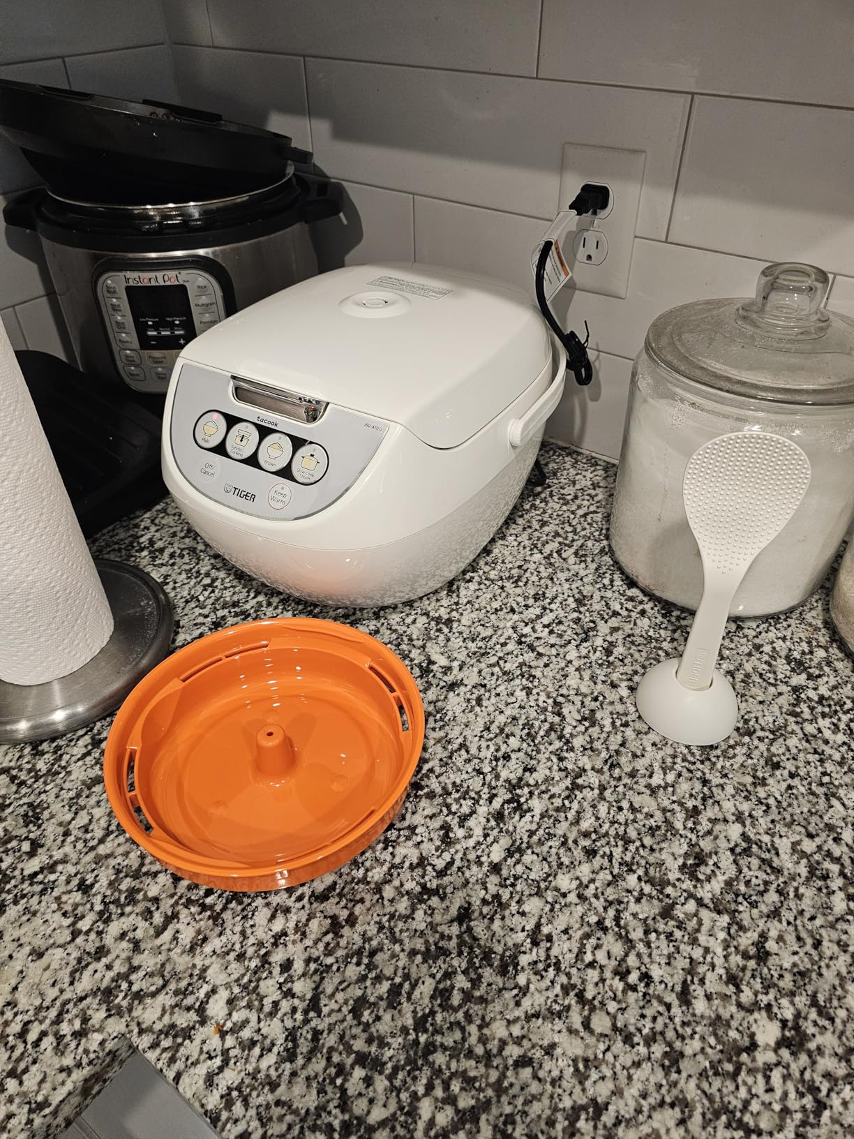 Tiger JBV-A10U 5.5-Cup Micom Rice Cooker and Warmer with Tacook Food Steamer Cooking Tray Technology, White customer photo 1