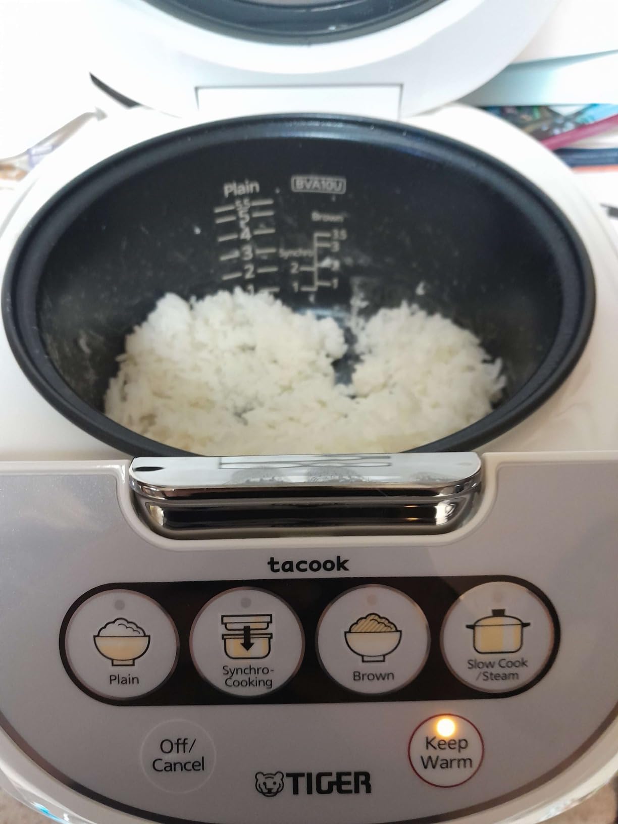 Tiger JBV-A10U 5.5-Cup Micom Rice Cooker and Warmer with Tacook Food Steamer Cooking Tray Technology, White customer photo 2