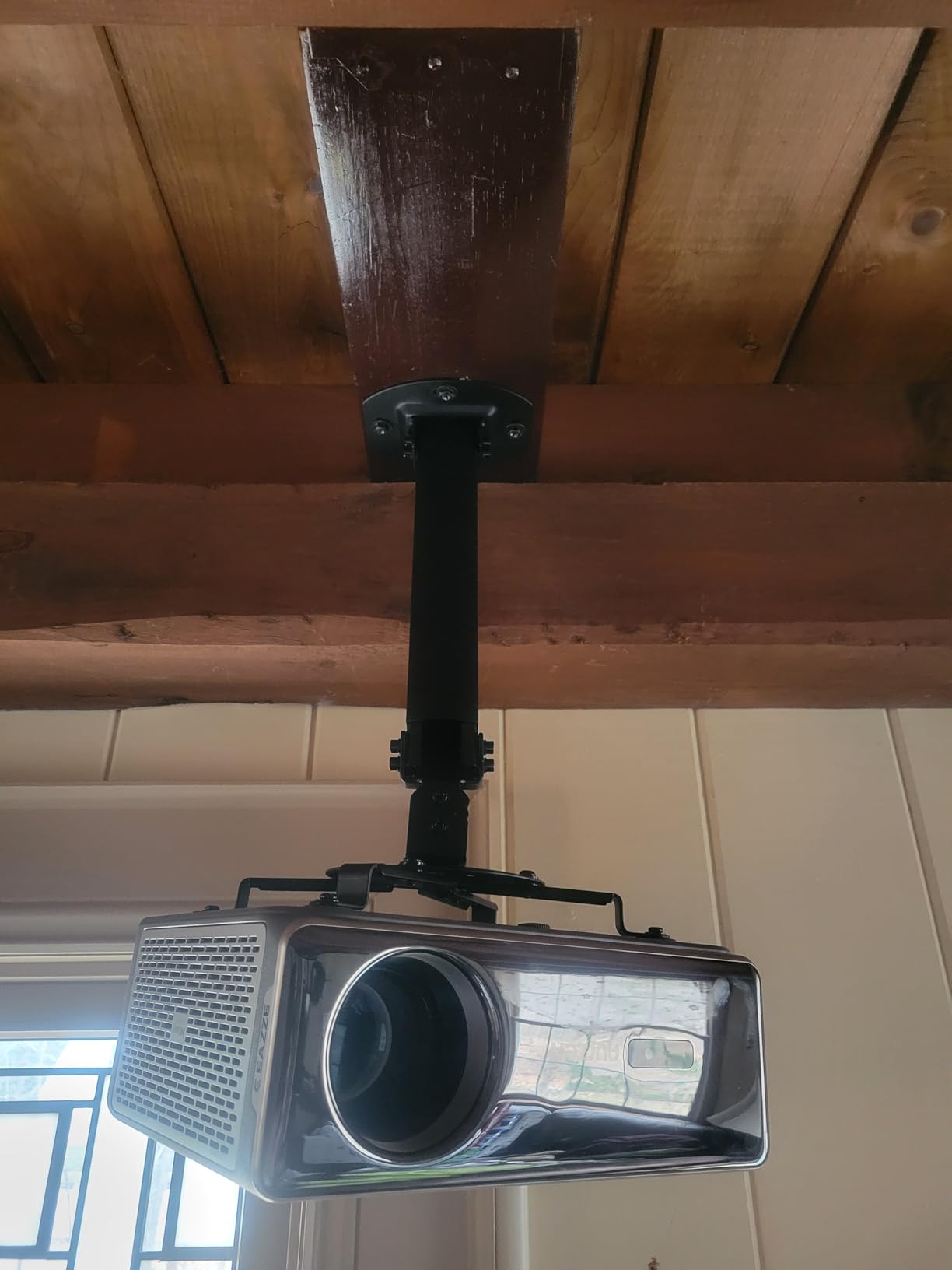 VIVO Extending Ceiling Projector Mount, Height Adjustable Projection, Up to 12.5 inch Mounting Range with 1.5 inch Mini Projector Range, Black, MOUNT-VP02B customer photo 1