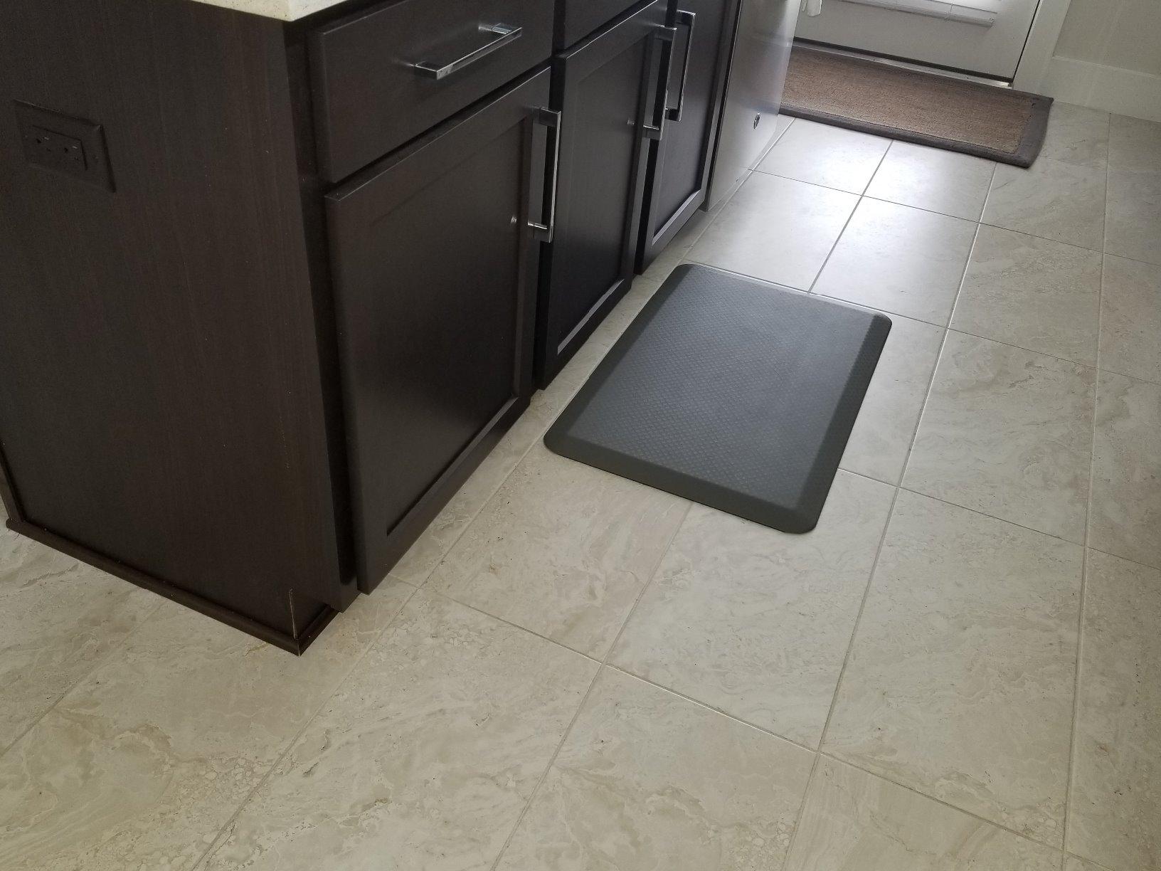 KANGAROO Thick Ergonomic Anti Fatigue Kitchen Mats for Floor, Cushioned Standing Office Desk Mat, Waterproof Scratch Resistant Topside, Supportive All Day Foot Comfort Padded Foam Rugs, 20x32, Black customer photo 2
