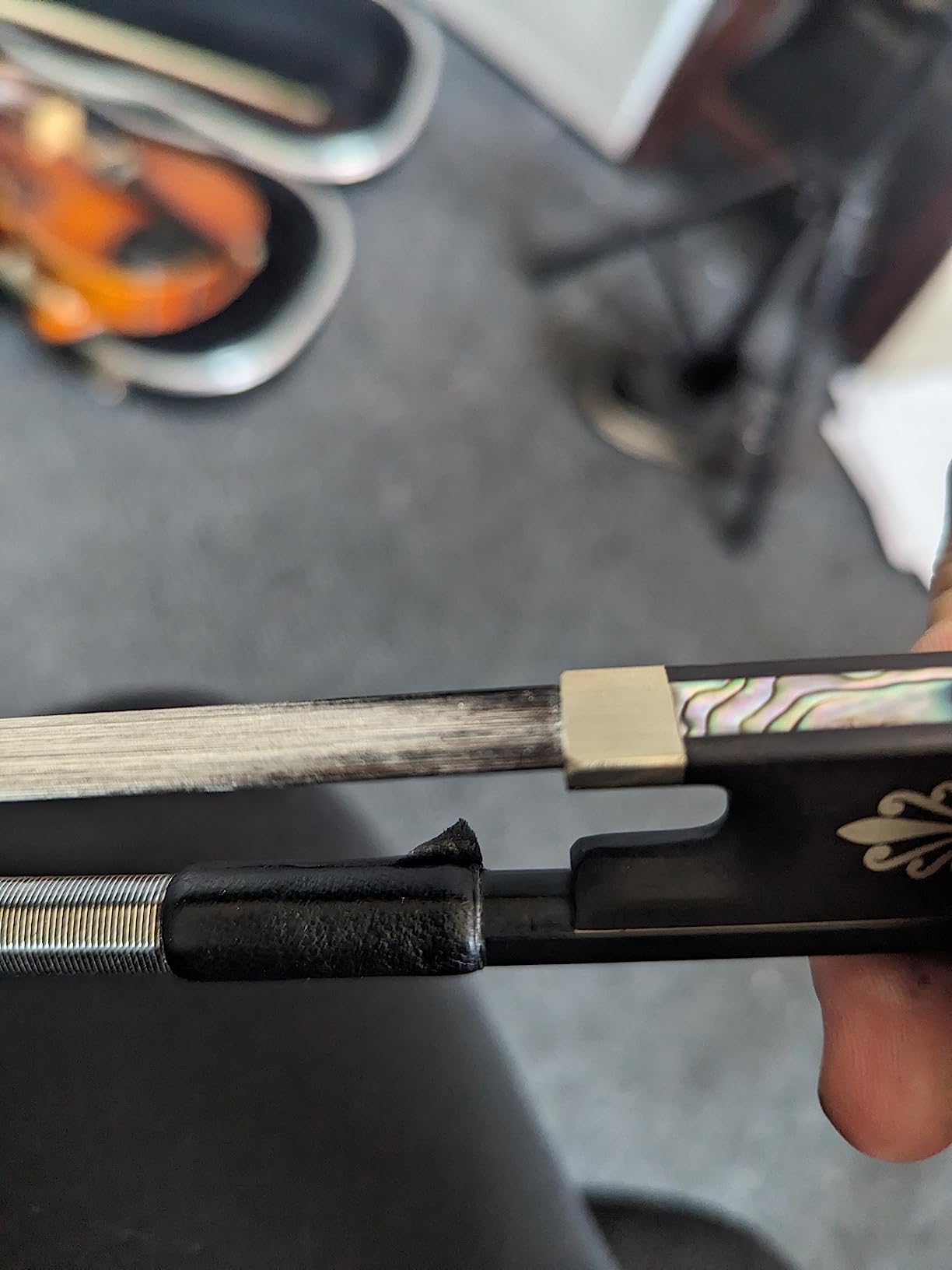 Brandnew Carbon Fiber VIOLIN BOW 4/4 Size Deep & Powerful Tone customer photo 1