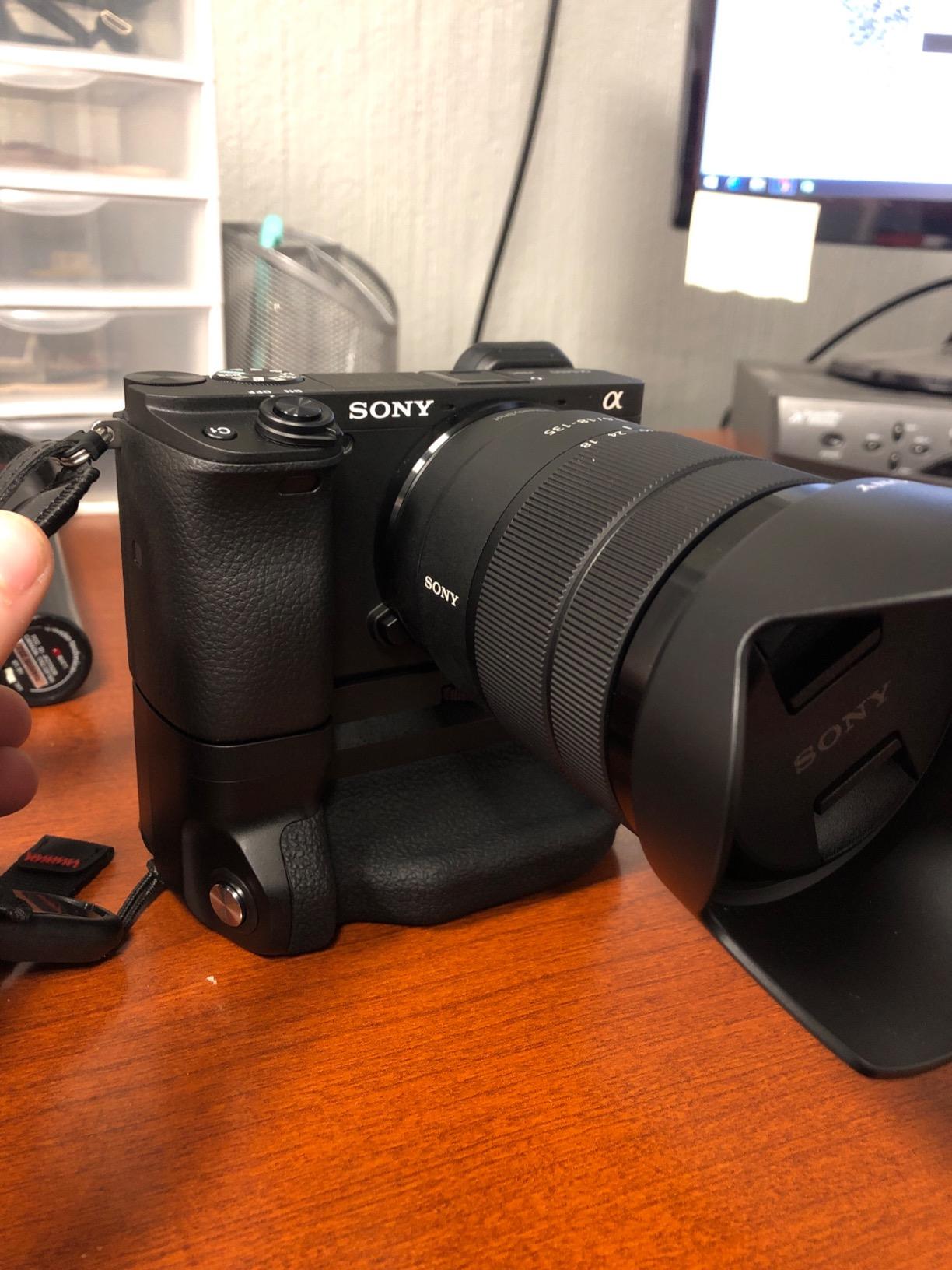 Meike MK-A6300 PRO Battery Grip Built-in Remote Controller for Sony A6100 A6400 A6300 A6000 Cameras customer photo 1