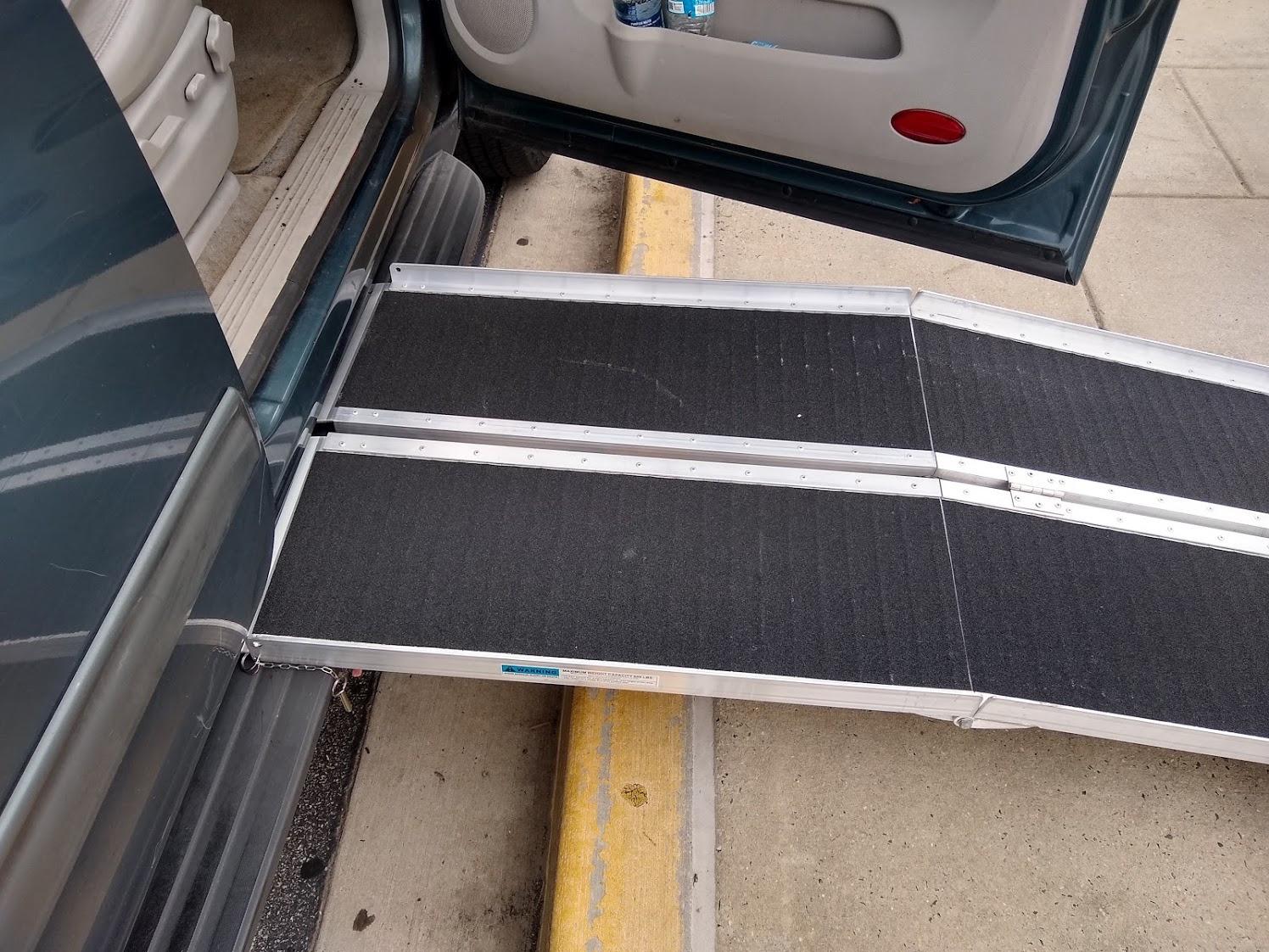 HOMCOM Wheelchair Ramp 10FT, Folding Aluminum Threshold Ramp with Non-Slip Surface, Transition Plate, 594lbs Weight Capacity for Home, Doorways, Curbs, Steps customer photo 2