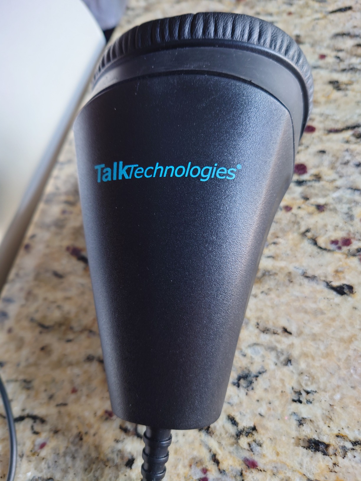 Steno SR Pro-1 is a Pocket Sized Sound Booth. Privately use Speech Technology and Eliminate Background Noise with The Industry Best Voice Isolation Microphone. customer photo 2