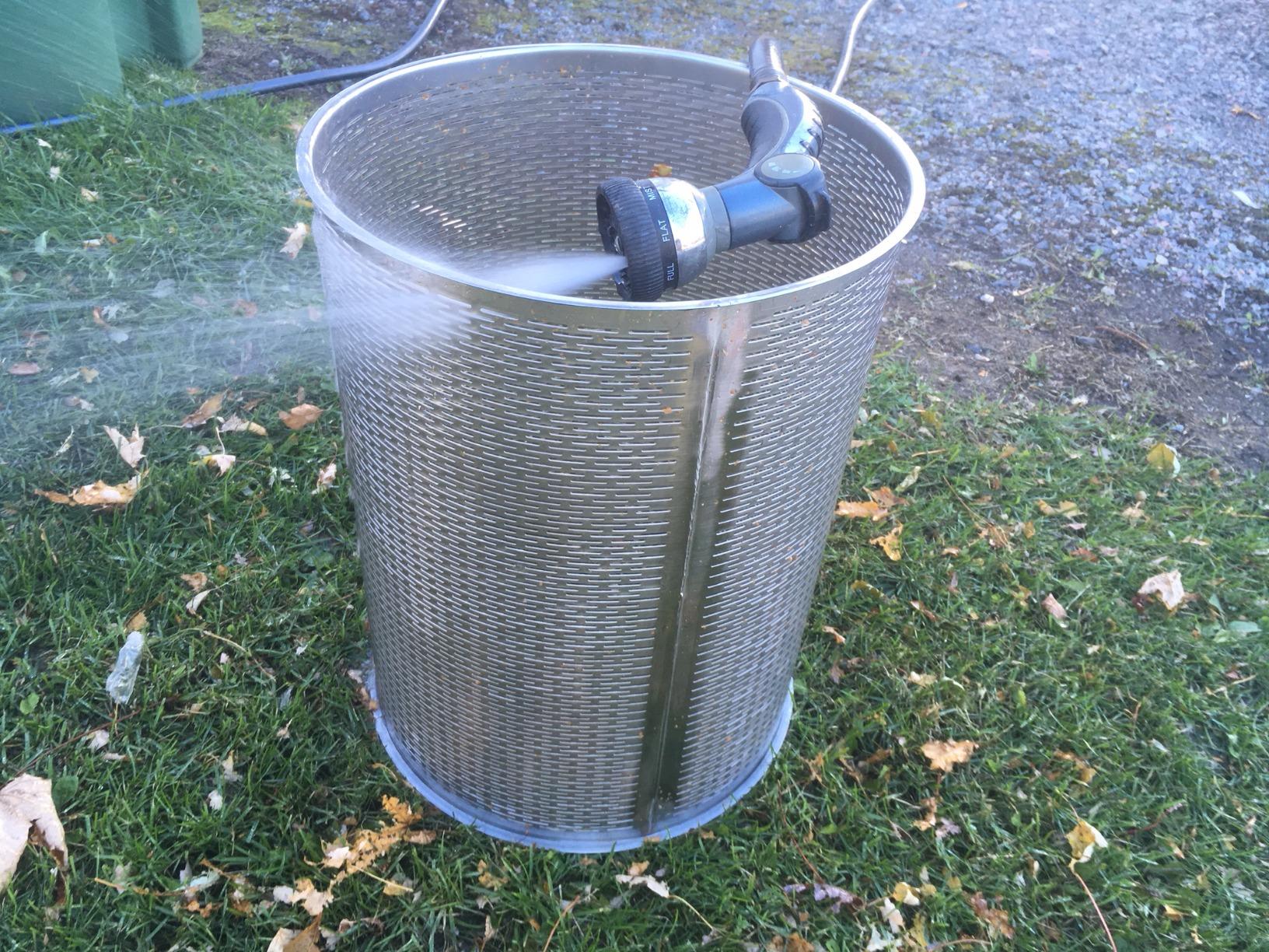 Hydraulic Fruit Wine Press - Electricity-Free/Water-powered Cider Wine Bladder Press, Natural Juice Making (10.7 Gallon, with Filter Bag/Splash Guard) customer photo 1