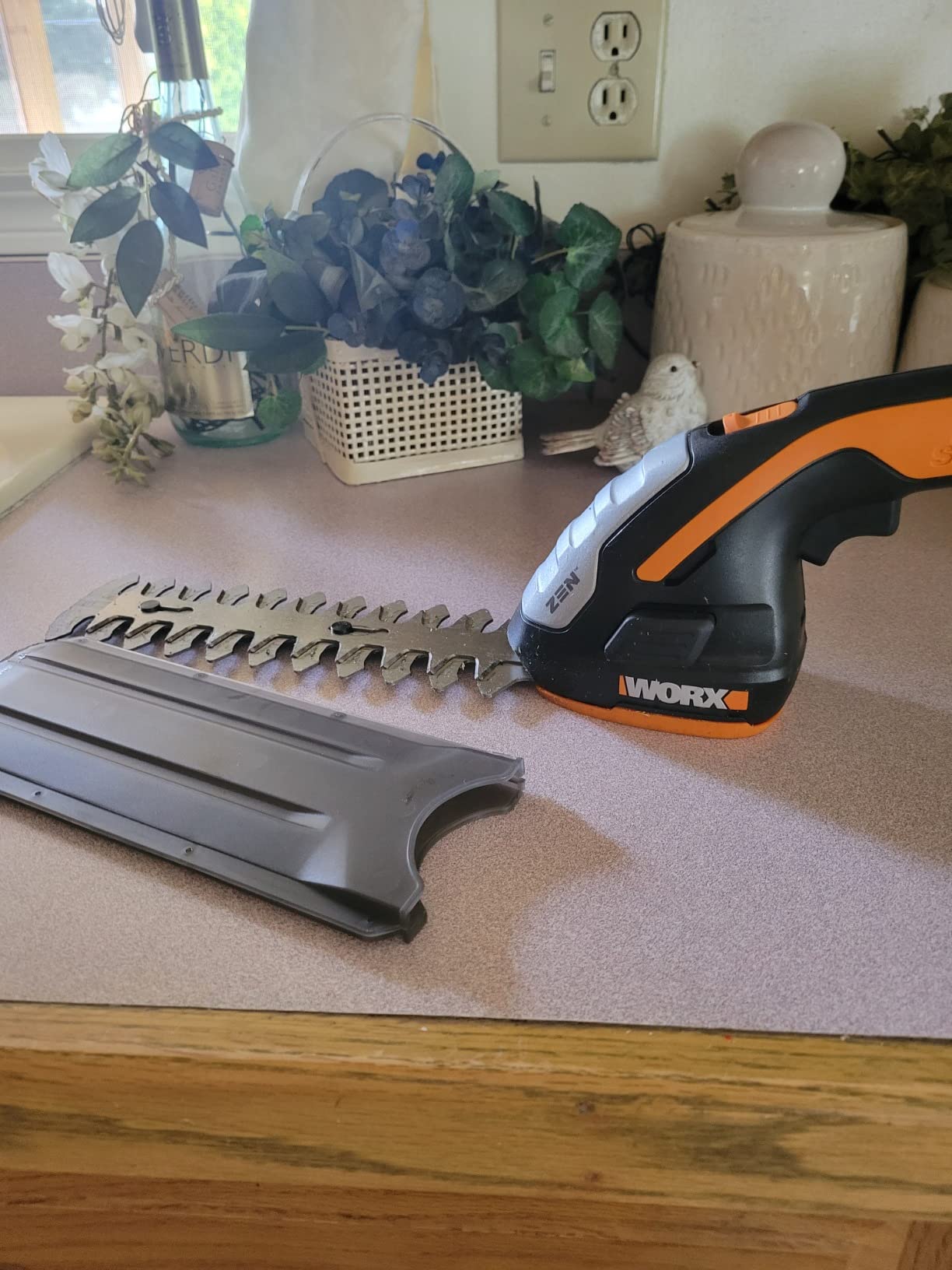 WORX 2 in 1 Cordless Hedge Trimmer, 4