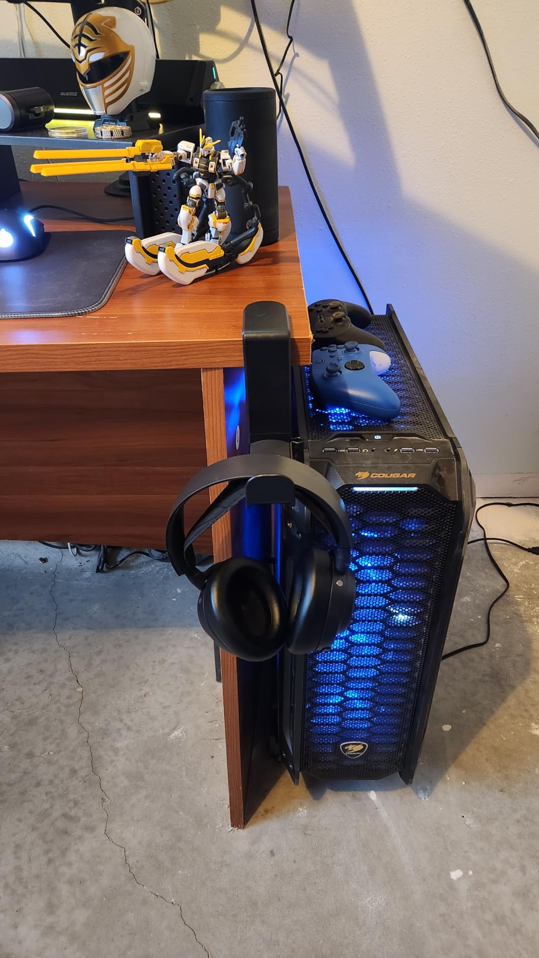 EURPMASK Rotating Headphone Stand - PC Gaming Headset Holder, Adjustable Clamp-on Under Desk Hanger With 360 Degree Swivel & Cable Clip Organizer - Black customer photo 2