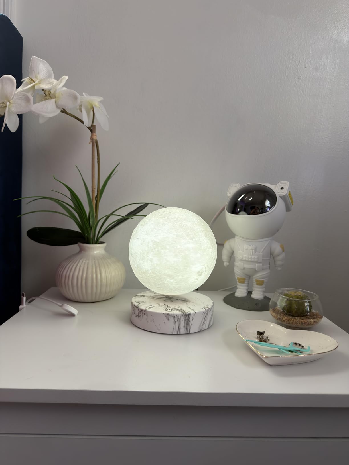 VGAzer Levitating Moon Lamp, Floating and Spinning in Air Freely with 3D Printing LED Moon Lamp Has 20 Modes for Unique Gifts, Room Decor, Night Light (Wooden Base 16 Colors) customer photo 1