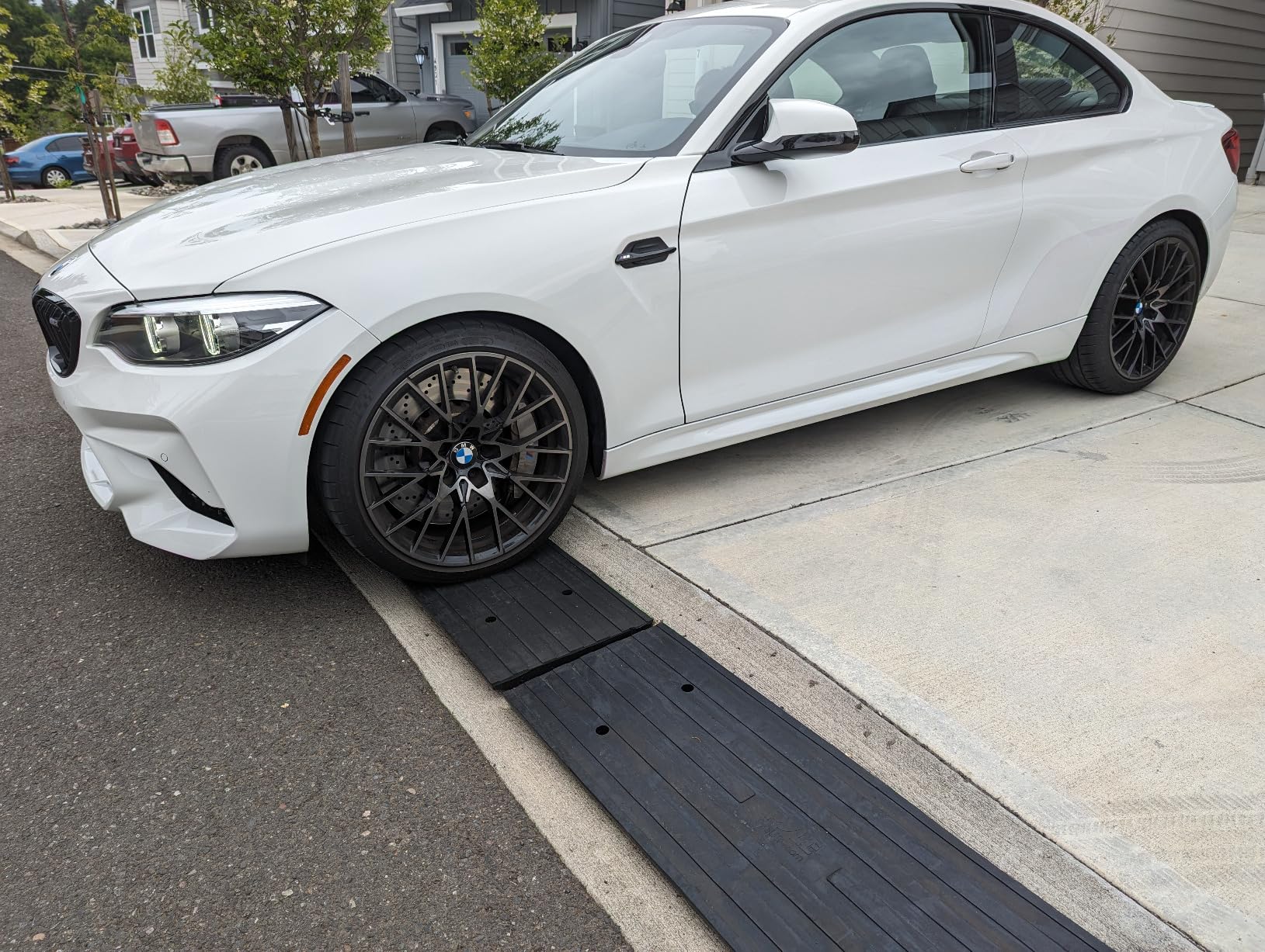 Pyle Car Driveway Curbside Bridge Ramp - Heavy Duty Rubber Threshold Curb Ramp, Used for Loading Dock, Garage, Sidewalk, Truck, Scooter, Bike, Motorcycle, Wheelchair Mobility, Other Vehicle - Pyle customer photo 2