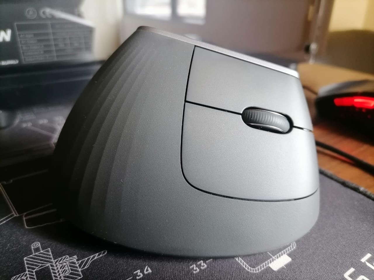 Logitech MX Vertical Wireless Mouse - Ergonomic Design Reduces Muscle Strain, Rechargeable, Graphite customer photo 2