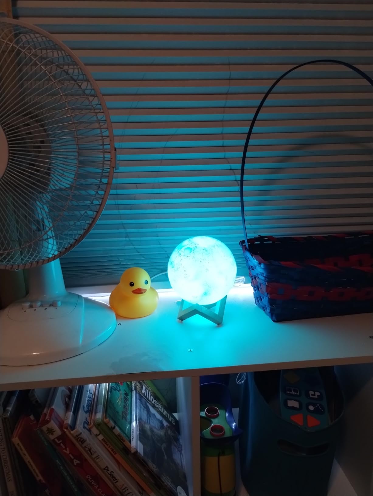 GDPETS Moon Lamp, 16 Colors Moon Night Light with Stand & Remote & Touch Control and USB Rechargeable Decorative Light Up Moon Lamp (4.8 inch) customer photo 1