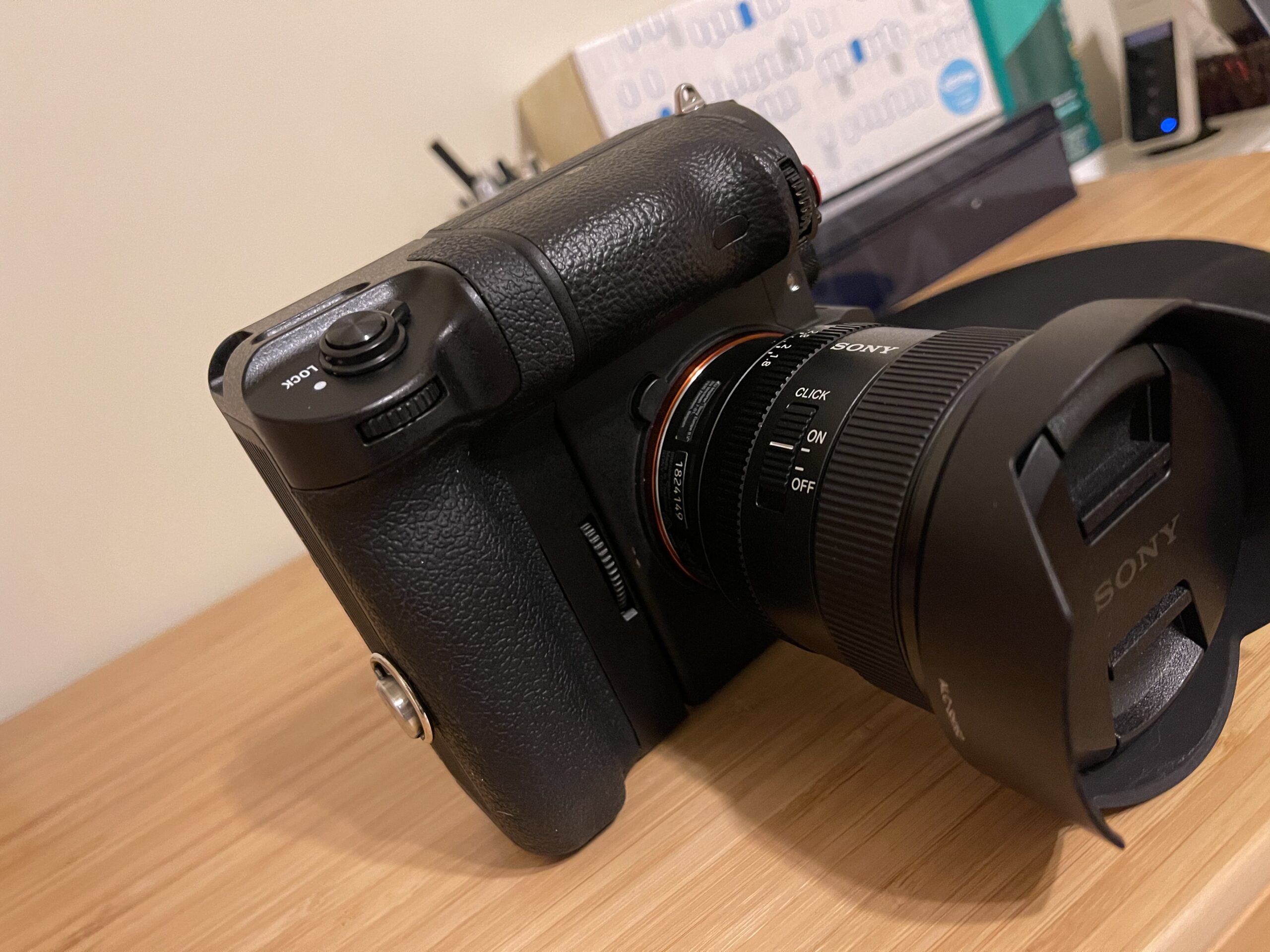 NEEWER Vertical Battery Grip Replacement for VG-C3EM for Sony A9 A7III A7RIII Camera customer photo 1