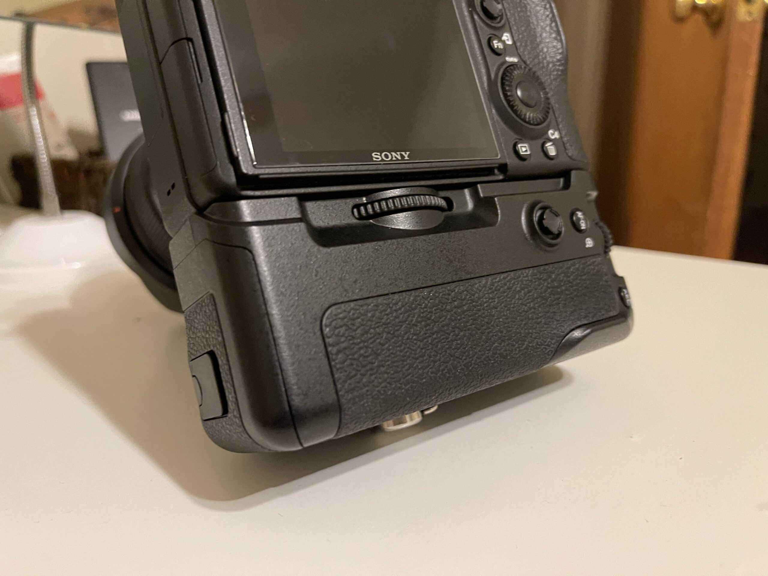 NEEWER Vertical Battery Grip Replacement for VG-C3EM for Sony A9 A7III A7RIII Camera customer photo 2