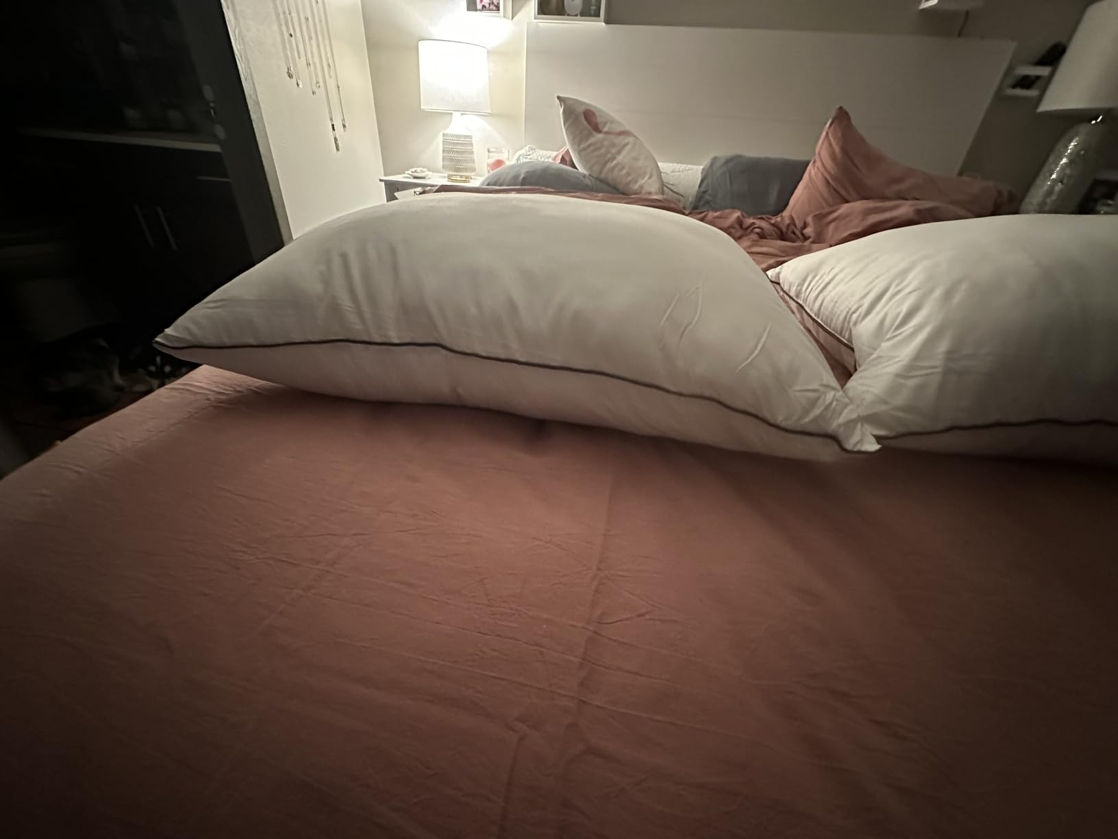 JOLLYVOGUE Standard Pillows Set of 2, Cooling and Supportive Pillows Full Size Set of 2 for Side and Back Sleepers, Down Alternative Hotel Collection Sleeping Pillow customer photo 2