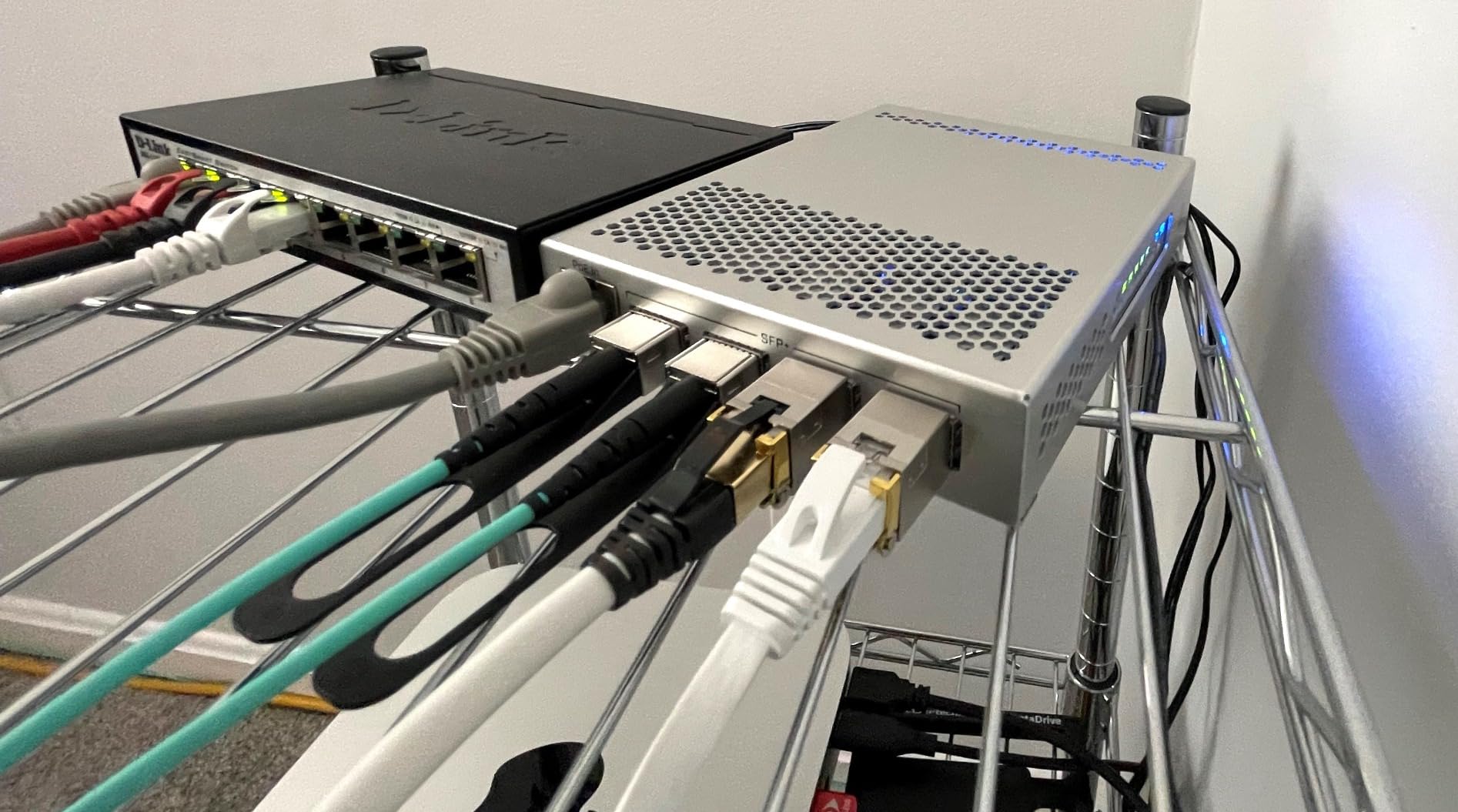 MikroTik CRS305-1G-4S+in Network Switch Managed Gigabit Ethernet Switch with 4x SFP+ 10G Ports and 1x Gigabit Ethernet Port customer photo 1