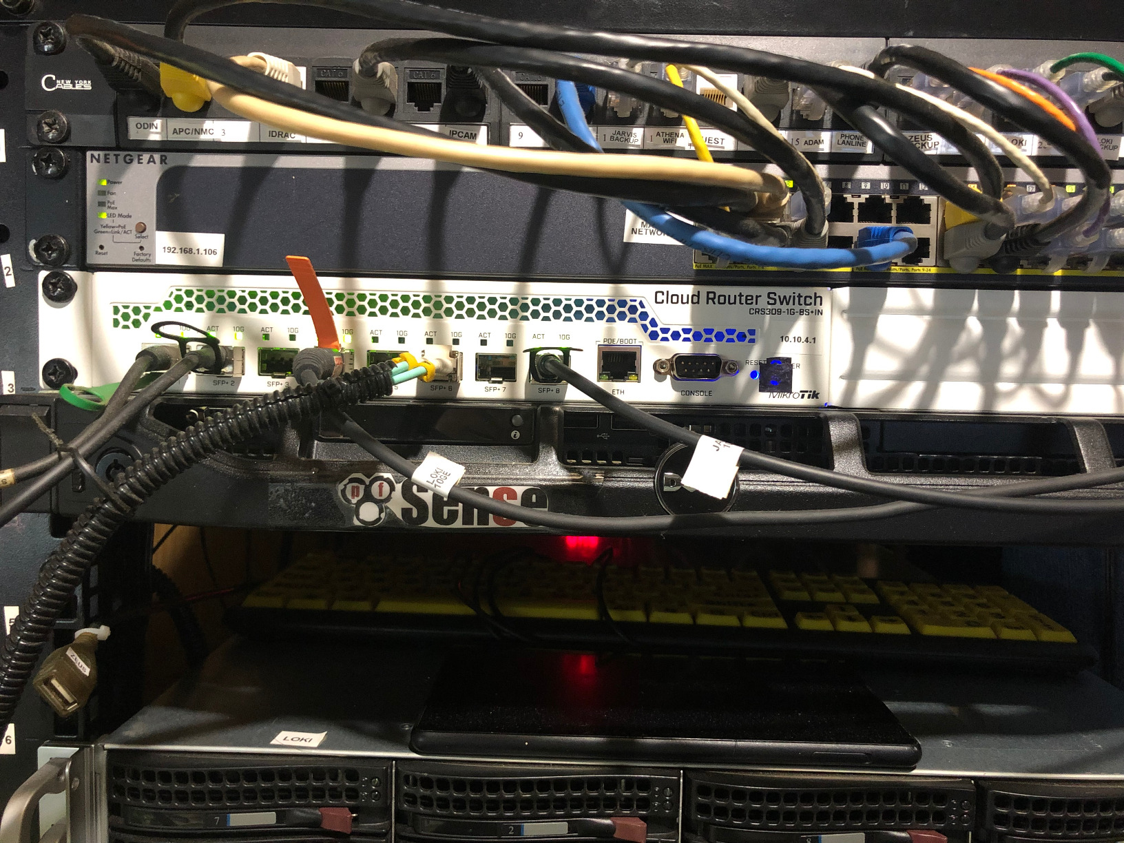 MikroTik CRS309-1G-8S+in Network Switch with 8x SFP+ 10G Ports, 1x Gigabit Ethernet Port, Managed L3 Switch customer photo 1
