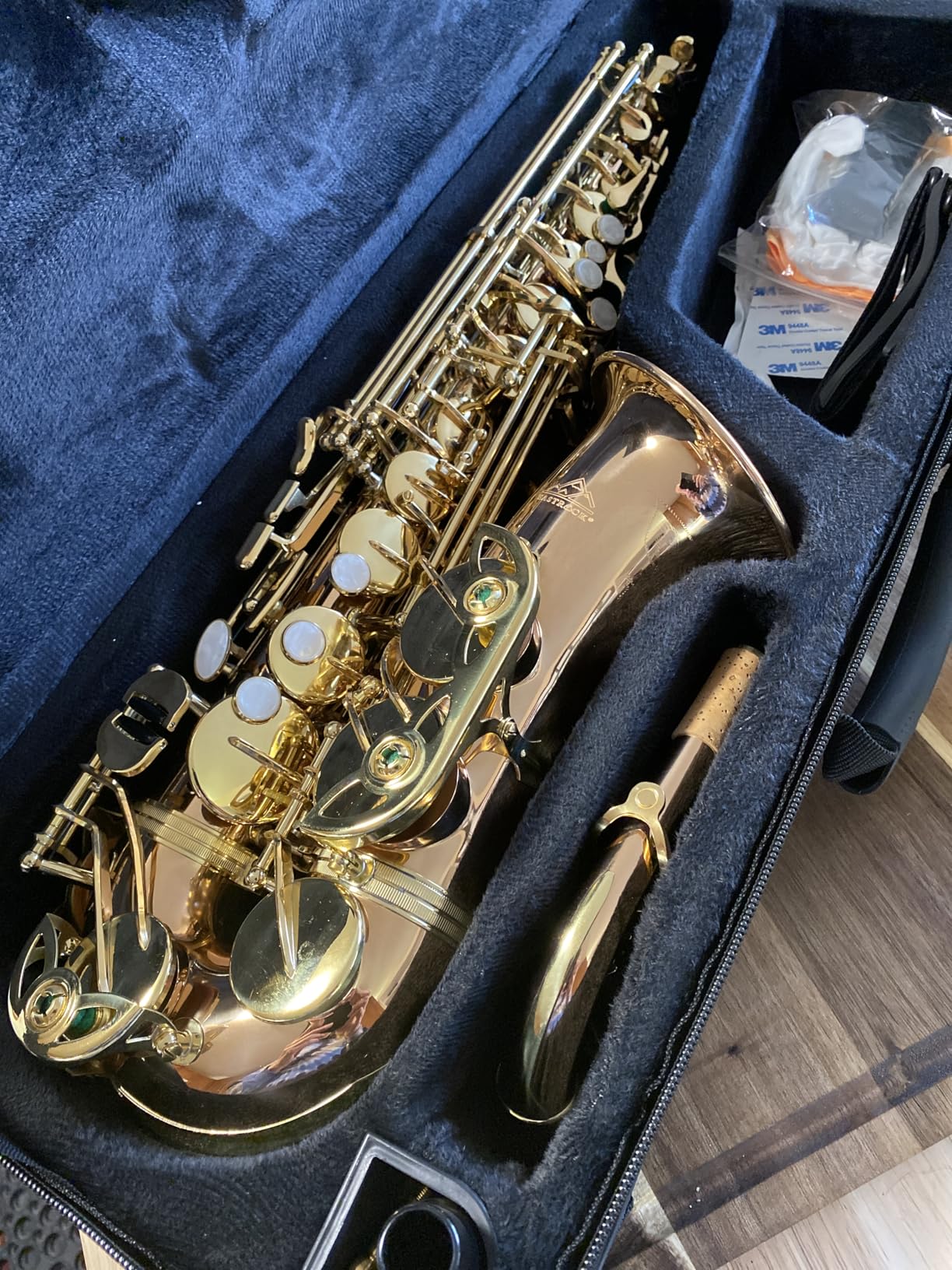 EASTROCK Alto Saxophone Gold E Flat Sax Full Kit for Students Beginner with Carrying Case,Mouthpiece,Mouthpiece Cushion Pads,Cleaning Cloth&Cleaning Rod,White Gloves,Neck Strap customer photo 1