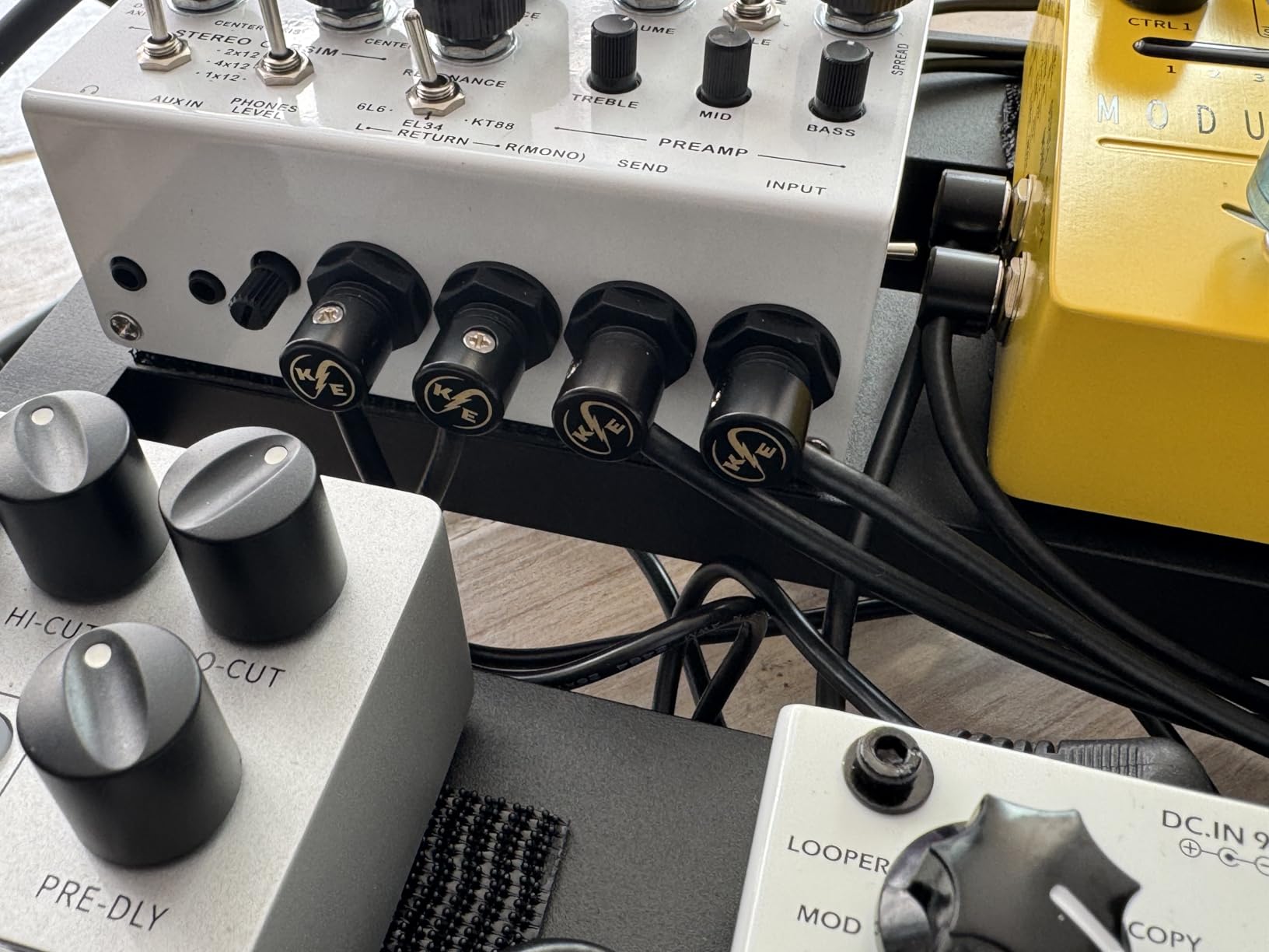 Crosby Solderless Pedalboard Cable Kit - No Cable Stripping Required, 10 Feet of Cable & 10 Gold Tip Connectors with Magnetic Screws & Screwdriver Make 5 DIY Custom Patch Cables customer photo 1