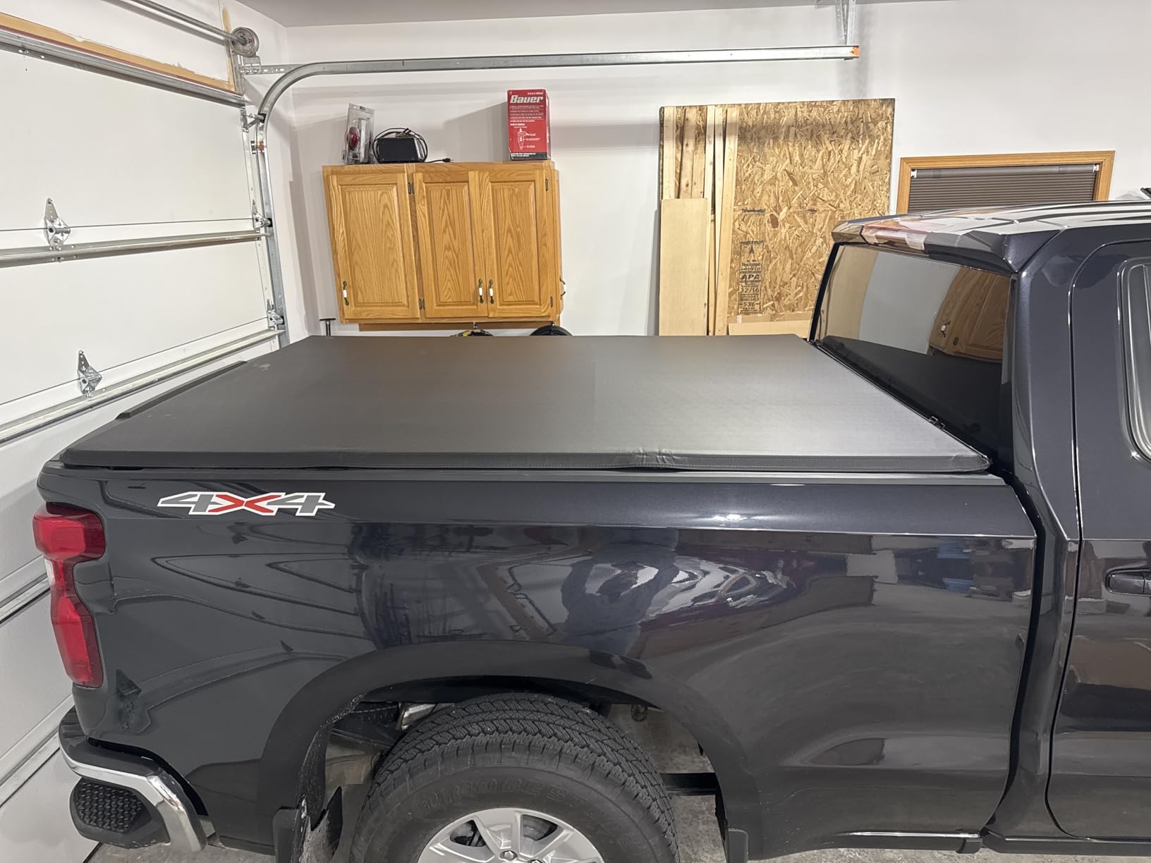 Tyger Auto T3 Soft Tri-fold Truck Bed Tonneau Cover for Chevy Silverado/GMC Sierra 1500 | 5'10
