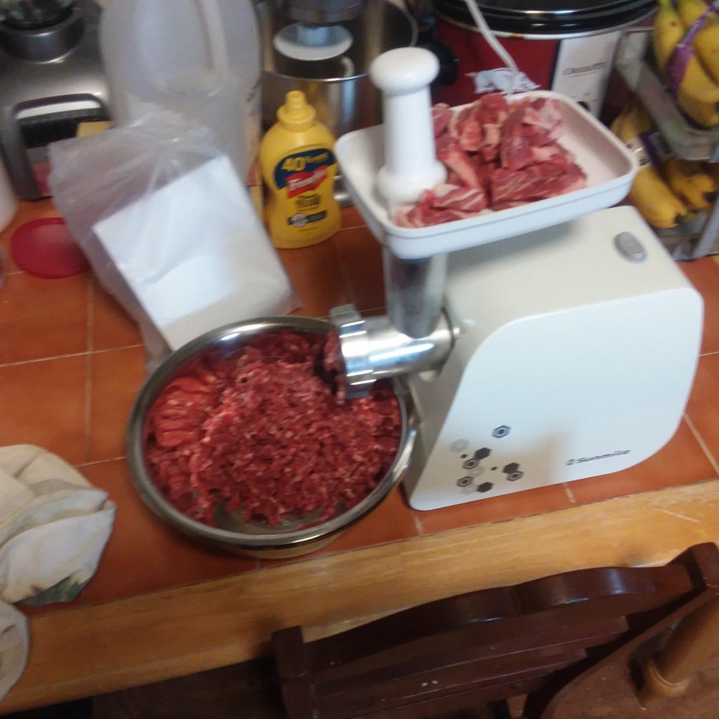Sunmile Electric Meat Grinder and Sausage Maker - 1HP 1000W Max - Stainless Steel Cutting Blade and 3 Grinding Plates customer photo 1
