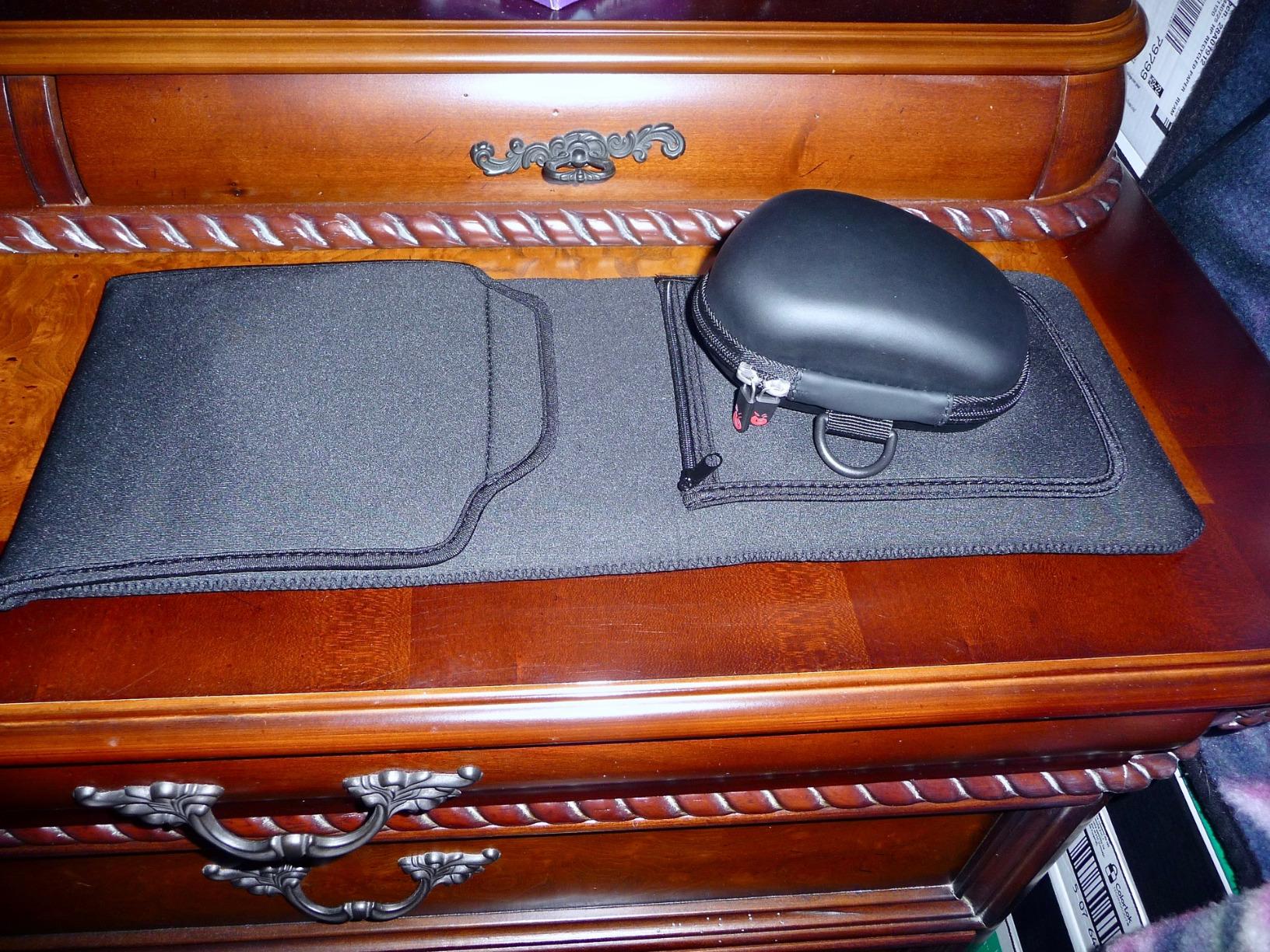 Keyboard Neoprene Sleeve Case (up to 18 Inches), with Wireless Mouse Storage & Cable and Charger Pouch (Black) customer photo 1