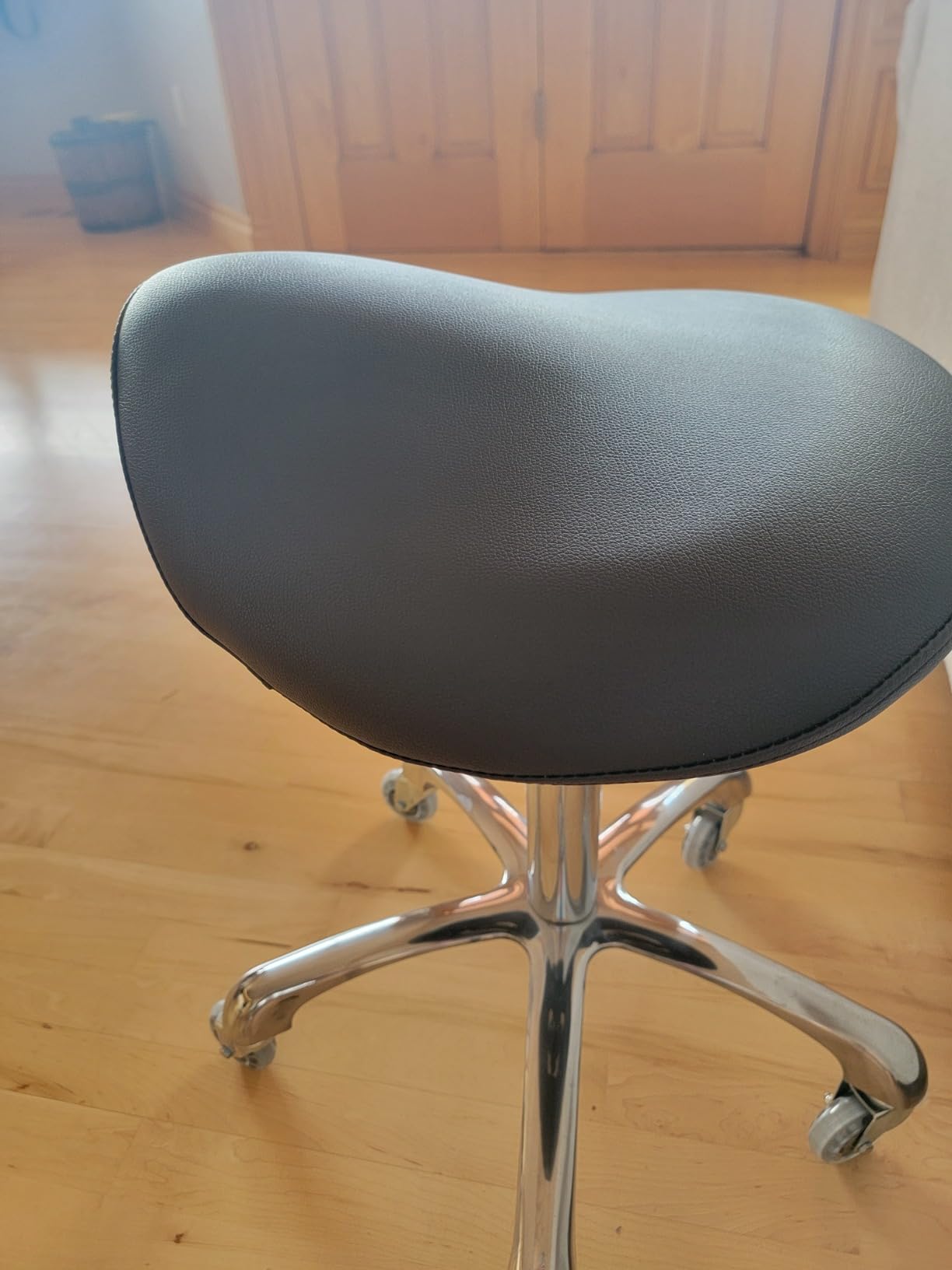 Professional Saddle Stool with Wheels Ergonomic Swivel Height Adjustable for Clinic Dentist Beauty Salon Tattoo Office customer photo 2