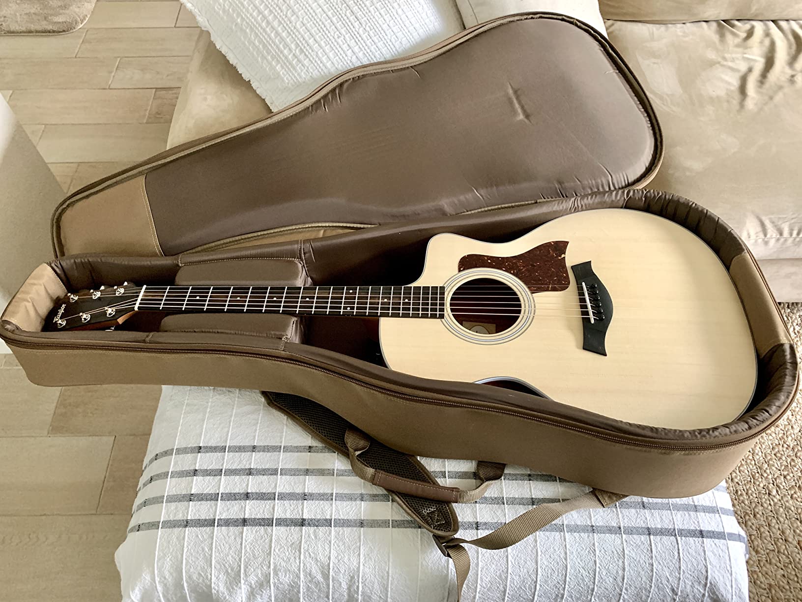 Taylor 214ce-K Acoustic-electric Guitar - Natural, Grand Auditorium customer photo 1
