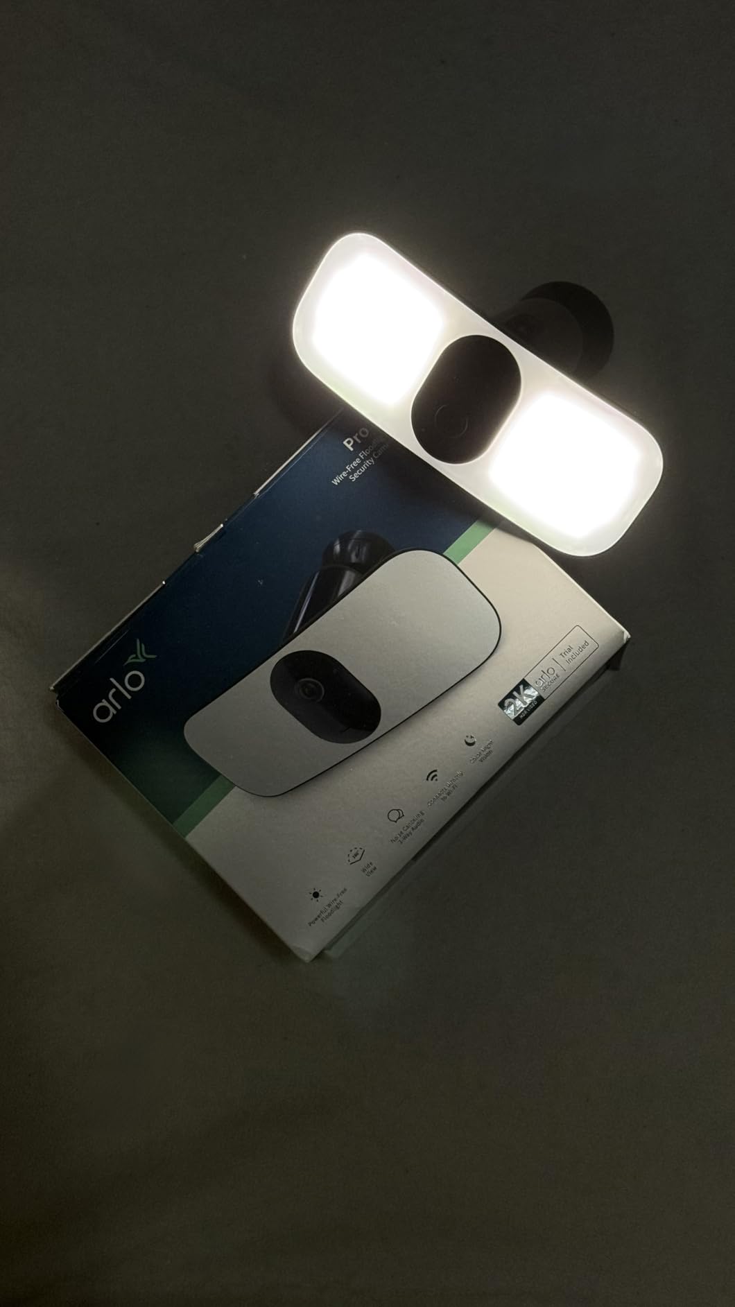 Floodlight Security Camera Wireless Outdoor 2K No Wiring - Arlo Pro 3, Rechargeable Battery, WiFi, Up to 3000 Lumens LED, Person & Vehicle Recognition, Package Detection, Color Night Vision, White customer photo 2